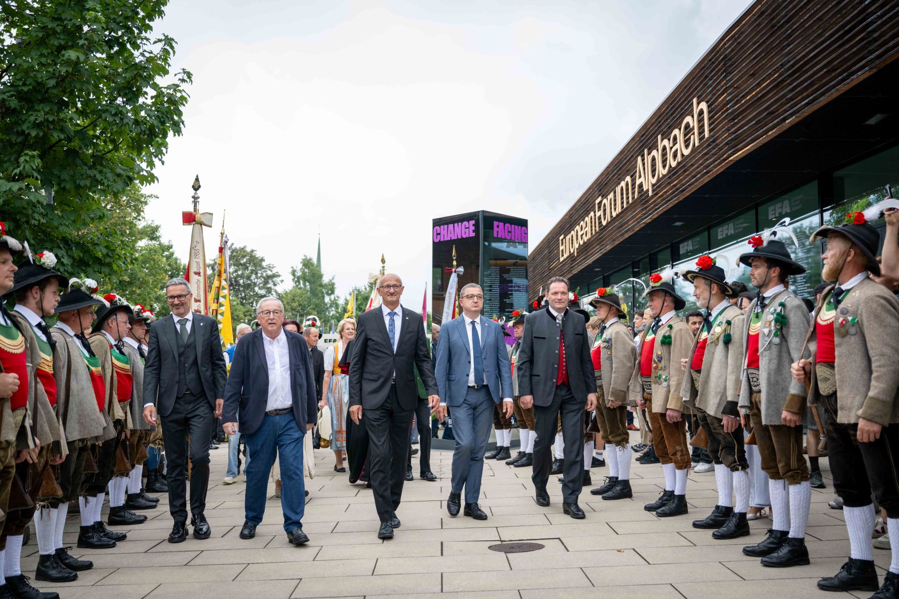 Herr Bundesminister nahm an der Er&ouml;ffnung des europ&auml;ischen Forum Alpbach teil. Erst folgte eine heilige Messe, danach ein landes&uuml;blicher Empfang.