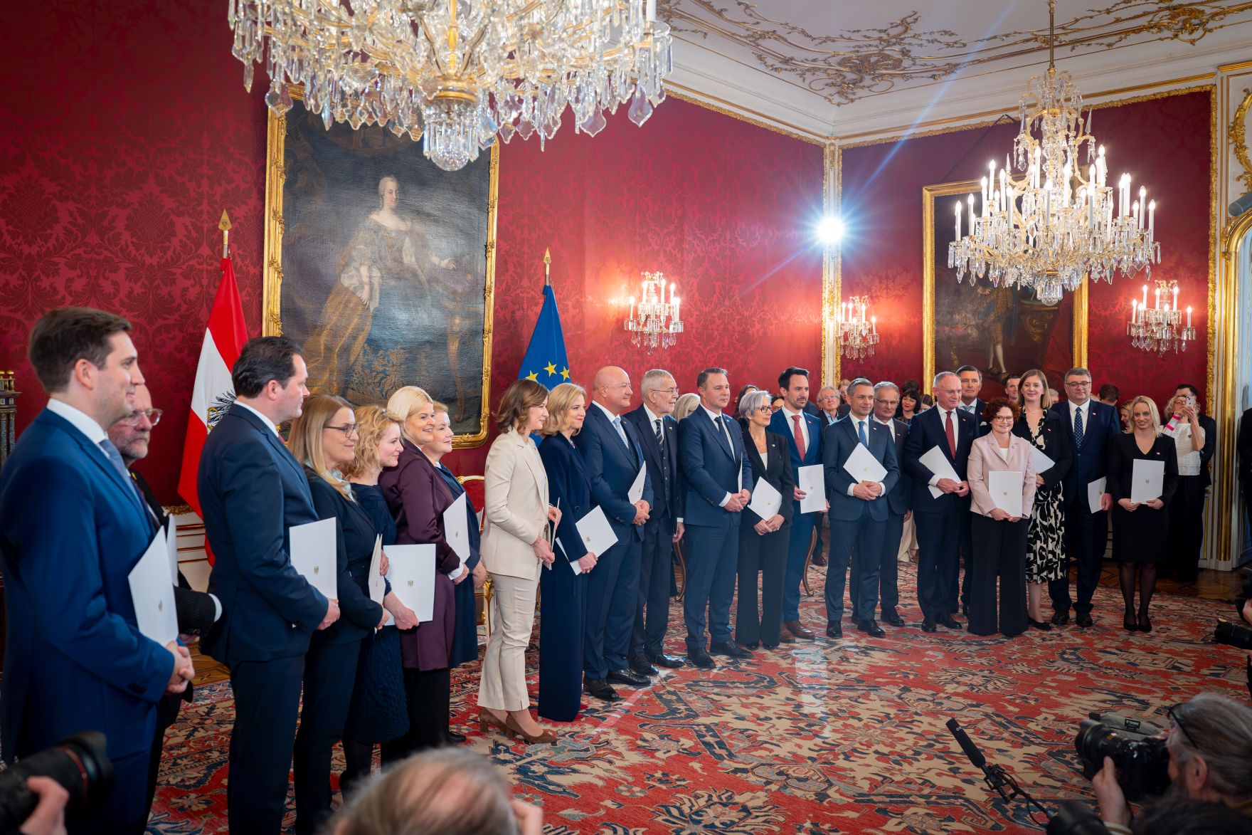 THR_0303.jpg Am 3. März 2025 wurde die neue Bundesregierung von Herrn Bundespräsident Van der Bellen angelobt.