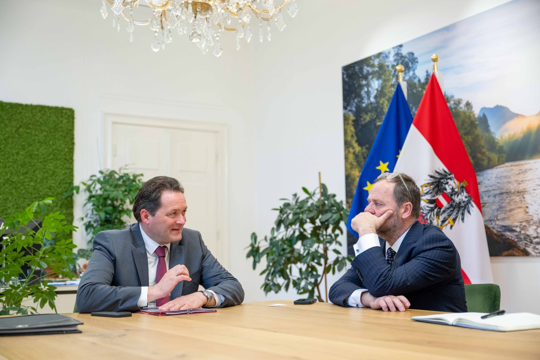 DSC_5288.jpg Staatssekretär Josef "Sepp" Schellhorn kam ins Kabinett des Herrn Bundesministers Norbert Totschnig zu einem Antrittsbesuch.