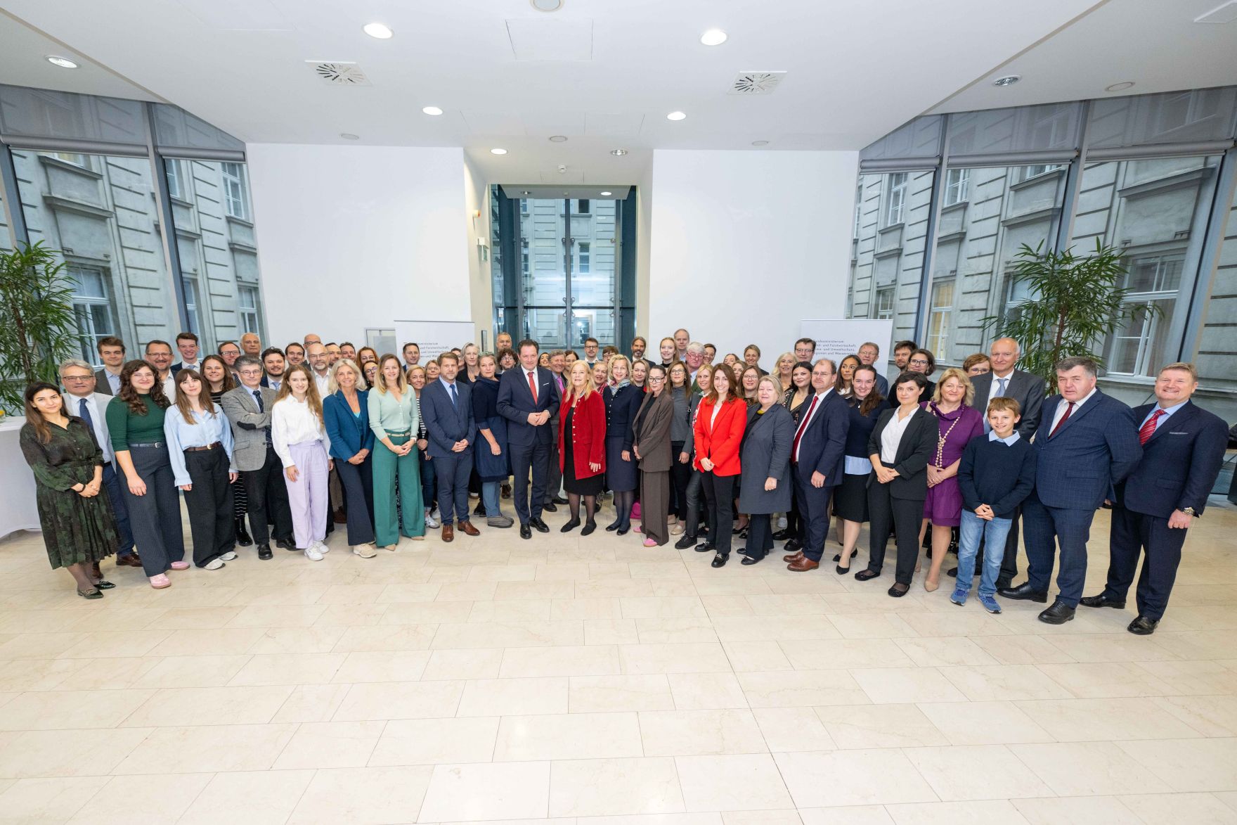 Die Abteilung EU Koordination und internationale Angelegenheiten (EUKIA) hat zur j&auml;hrlichen Attach&eacute;skonferenz im Marmorsaal des Regierungsgeb&auml;udes eingeladen. Herr Bundesminister Norbert Totschnig besuchte diese Veranstaltung.