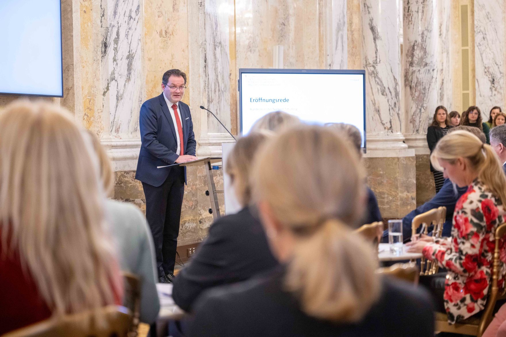 Die Abteilung EU Koordination und internationale Angelegenheiten (EUKIA) hat zur j&auml;hrlichen Attach&eacute;skonferenz im Marmorsaal des Regierungsgeb&auml;udes eingeladen. Herr Bundesminister Norbert Totschnig besuchte diese Veranstaltung.