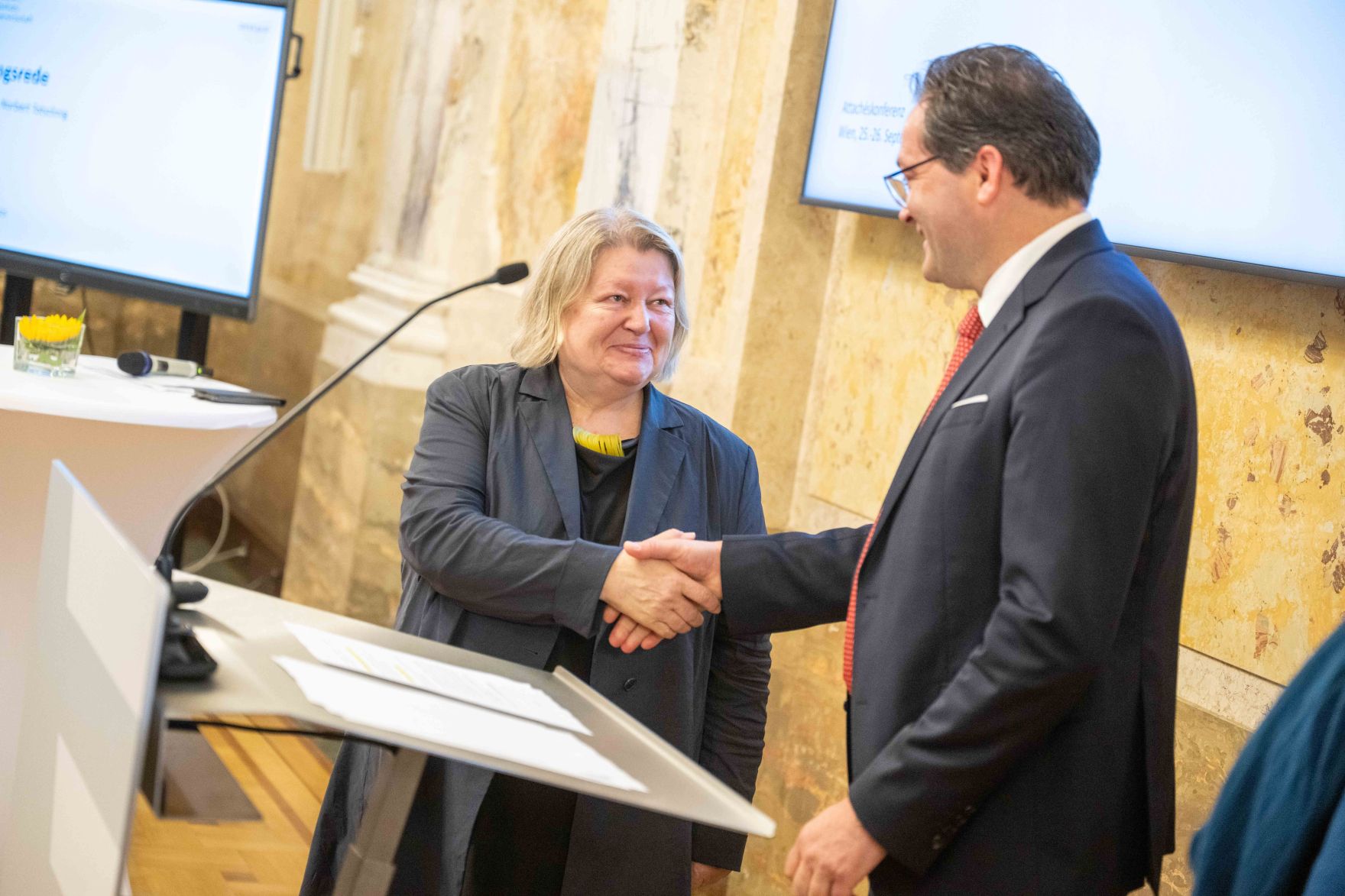 Die Abteilung EU Koordination und internationale Angelegenheiten (EUKIA) hat zur j&auml;hrlichen Attach&eacute;skonferenz im Marmorsaal des Regierungsgeb&auml;udes eingeladen. Herr Bundesminister Norbert Totschnig besuchte diese Veranstaltung.