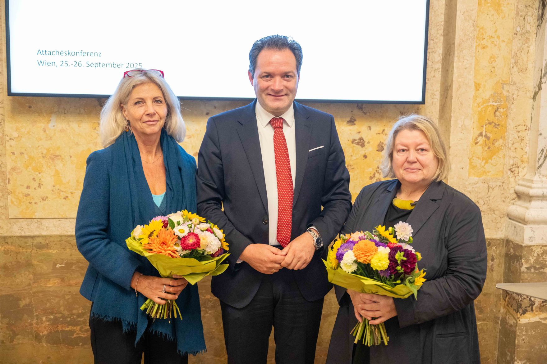 Die Abteilung EU Koordination und internationale Angelegenheiten (EUKIA) hat zur j&auml;hrlichen Attach&eacute;skonferenz im Marmorsaal des Regierungsgeb&auml;udes eingeladen. Herr Bundesminister Norbert Totschnig besuchte diese Veranstaltung.