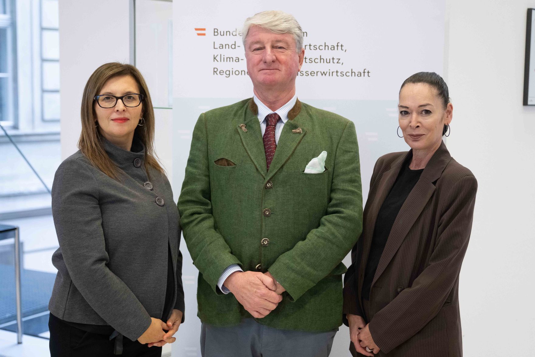 Die Abteilung EU Koordination und internationale Angelegenheiten (EUKIA) hat zur j&auml;hrlichen Attach&eacute;skonferenz im Marmorsaal des Regierungsgeb&auml;udes eingeladen. Herr Bundesminister Norbert Totschnig besuchte diese Veranstaltung.