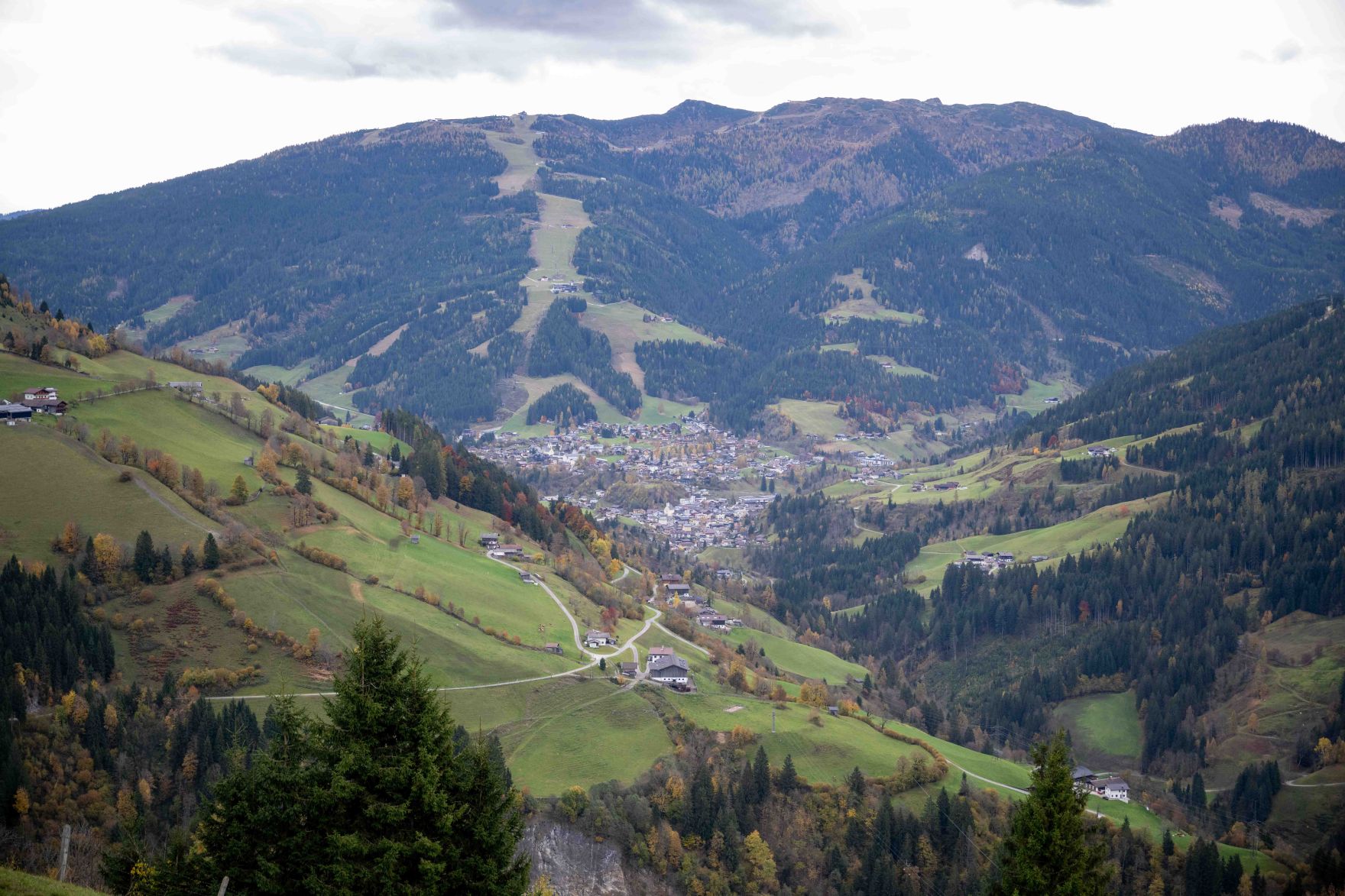 Bundesminister Norbert Totschnig besichtigte den Bergbauernhof der Familie H&ouml;ller in St. Johann/Wagrain, Salzburg