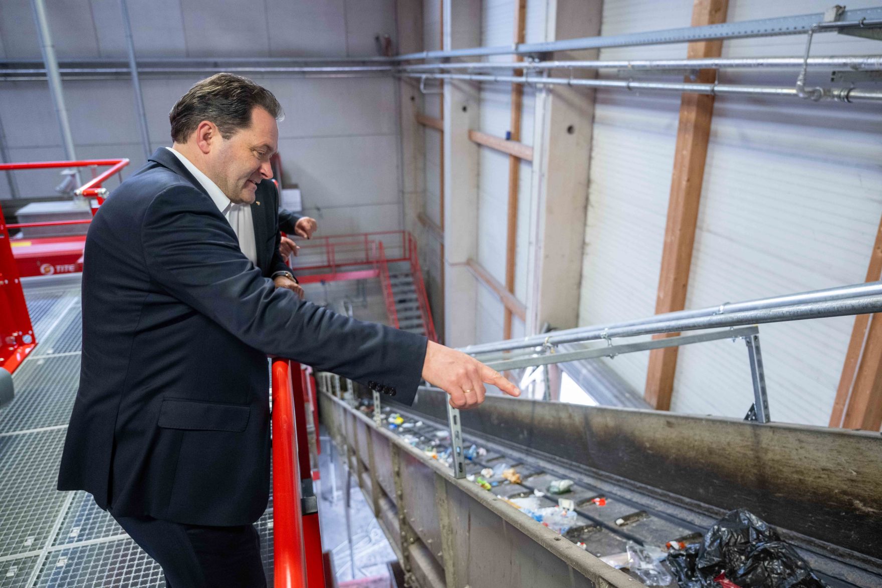 DSC_6635.jpg Bundesminister Norbert Totschnig besuchte das Unternehmen Höpperger. Das Abfallunternehmen präsentierte ihren Standort und das Gelände.