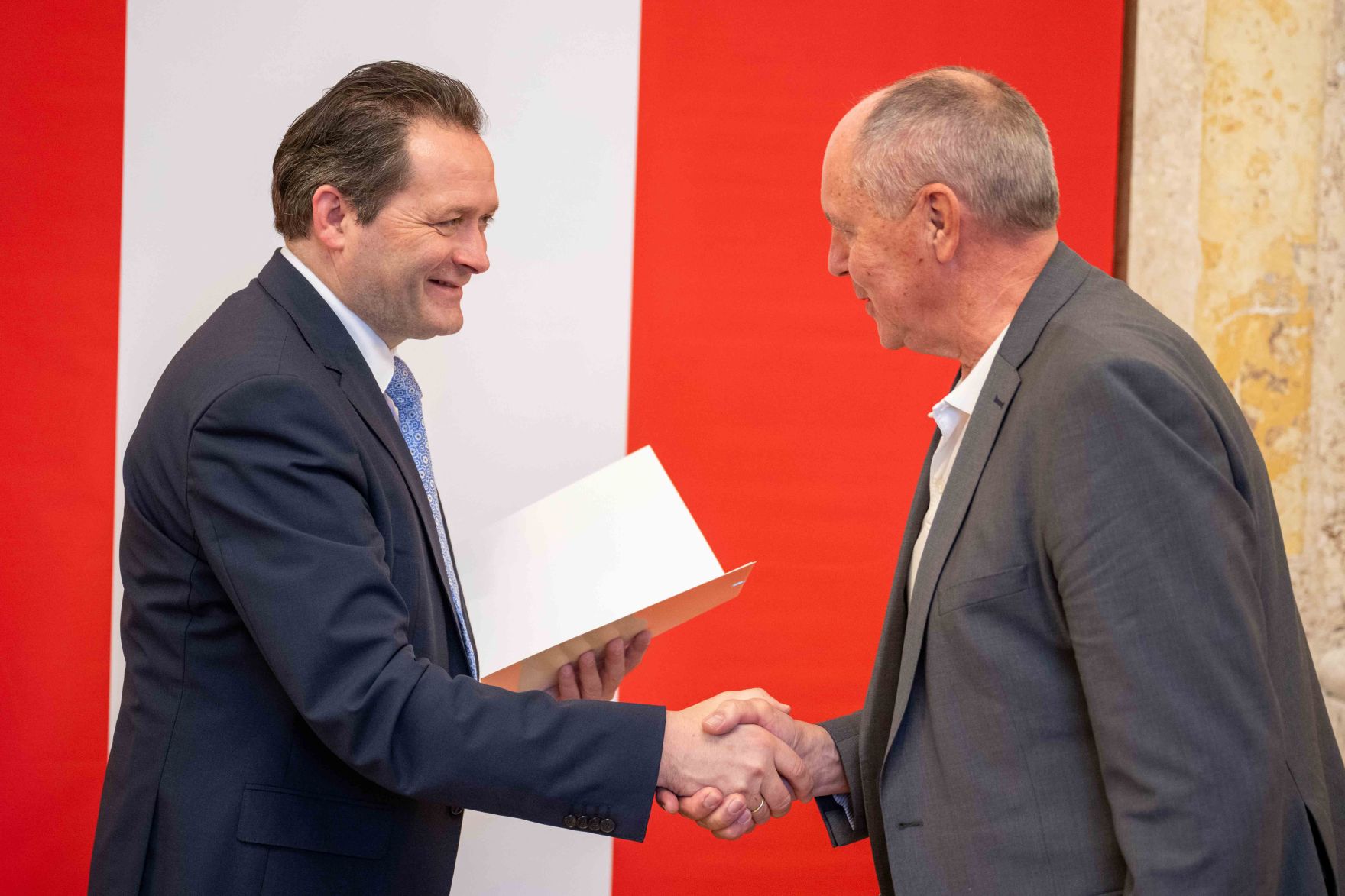 Herr Bundesminister Norbert Totschnig verlieh am 30. Oktober 2025 im Auftrage von Herrn Bundespr&auml;sidenten Alexander Van der Bellen Ehrenzeichen und Berufstitel an verdiente Pers&ouml;nlichkeiten seines Ressorts. Die Verleihung fand im Marmorsaal des Regierungsgeb&auml;udes am Stubenring 1 in Wien statt.