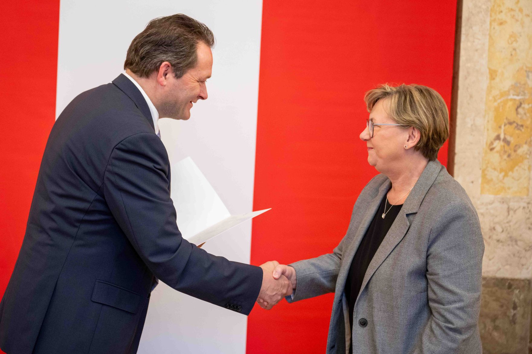 Herr Bundesminister Norbert Totschnig verlieh am 30. Oktober 2025 im Auftrage von Herrn Bundespr&auml;sidenten Alexander Van der Bellen Ehrenzeichen und Berufstitel an verdiente Pers&ouml;nlichkeiten seines Ressorts. Die Verleihung fand im Marmorsaal des Regierungsgeb&auml;udes am Stubenring 1 in Wien statt.