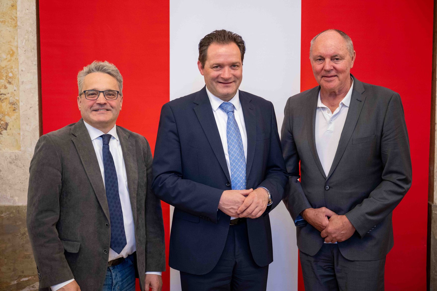 Herr Bundesminister Norbert Totschnig verlieh am 30. Oktober 2025 im Auftrage von Herrn Bundespr&auml;sidenten Alexander Van der Bellen Ehrenzeichen und Berufstitel an verdiente Pers&ouml;nlichkeiten seines Ressorts. Die Verleihung fand im Marmorsaal des Regierungsgeb&auml;udes am Stubenring 1 in Wien statt.