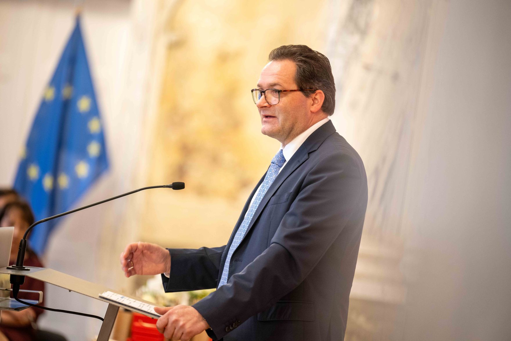 Herr Bundesminister Norbert Totschnig verlieh am 30. Oktober 2025 im Auftrage von Herrn Bundespr&auml;sidenten Alexander Van der Bellen Ehrenzeichen und Berufstitel an verdiente Pers&ouml;nlichkeiten seines Ressorts. Die Verleihung fand im Marmorsaal des Regierungsgeb&auml;udes am Stubenring 1 in Wien statt.