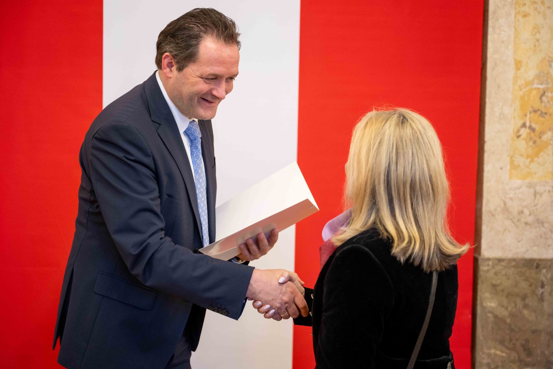 Herr Bundesminister Norbert Totschnig verlieh am 30. Oktober 2025 im Auftrage von Herrn Bundespr&auml;sidenten Alexander Van der Bellen Ehrenzeichen und Berufstitel an verdiente Pers&ouml;nlichkeiten seines Ressorts. Die Verleihung fand im Marmorsaal des Regierungsgeb&auml;udes am Stubenring 1 in Wien statt.