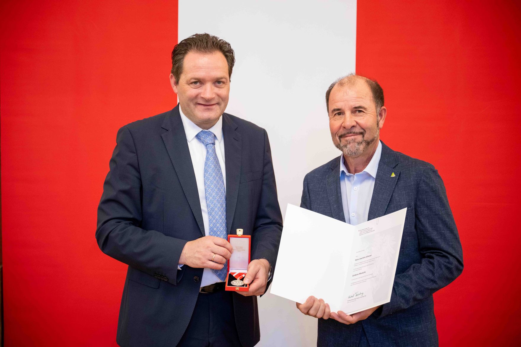 Herr Bundesminister Norbert Totschnig verlieh am 30. Oktober 2025 im Auftrage von Herrn Bundespr&auml;sidenten Alexander Van der Bellen Ehrenzeichen und Berufstitel an verdiente Pers&ouml;nlichkeiten seines Ressorts. Die Verleihung fand im Marmorsaal des Regierungsgeb&auml;udes am Stubenring 1 in Wien statt.