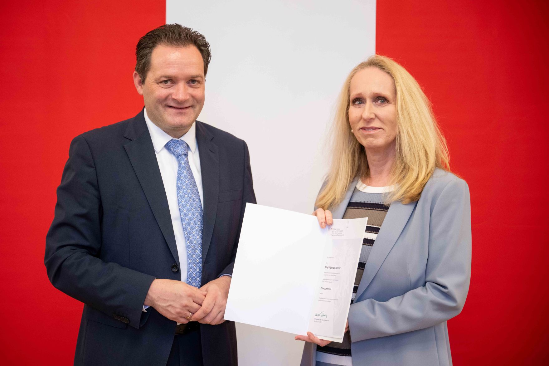 Herr Bundesminister Norbert Totschnig verlieh am 30. Oktober 2025 im Auftrage von Herrn Bundespr&auml;sidenten Alexander Van der Bellen Ehrenzeichen und Berufstitel an verdiente Pers&ouml;nlichkeiten seines Ressorts. Die Verleihung fand im Marmorsaal des Regierungsgeb&auml;udes am Stubenring 1 in Wien statt.