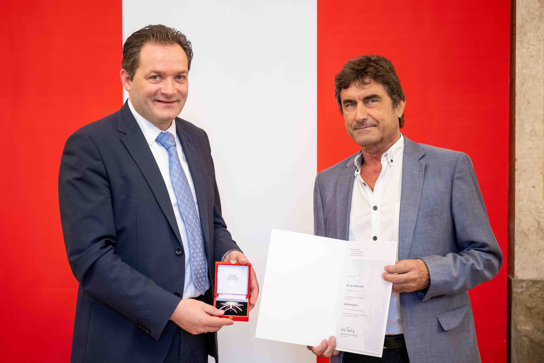 Herr Bundesminister Norbert Totschnig verlieh am 30. Oktober 2025 im Auftrage von Herrn Bundespr&auml;sidenten Alexander Van der Bellen Ehrenzeichen und Berufstitel an verdiente Pers&ouml;nlichkeiten seines Ressorts. Die Verleihung fand im Marmorsaal des Regierungsgeb&auml;udes am Stubenring 1 in Wien statt.