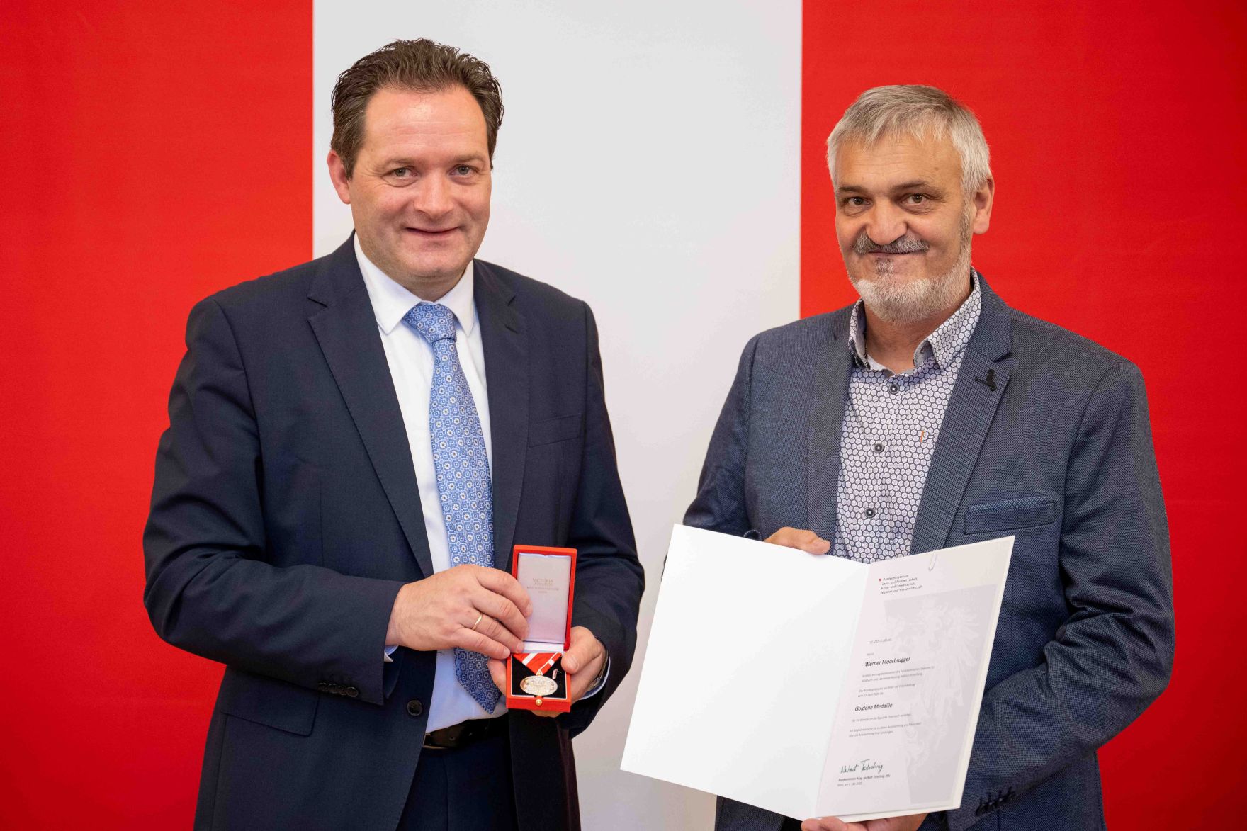 Herr Bundesminister Norbert Totschnig verlieh am 30. Oktober 2025 im Auftrage von Herrn Bundespr&auml;sidenten Alexander Van der Bellen Ehrenzeichen und Berufstitel an verdiente Pers&ouml;nlichkeiten seines Ressorts. Die Verleihung fand im Marmorsaal des Regierungsgeb&auml;udes am Stubenring 1 in Wien statt.