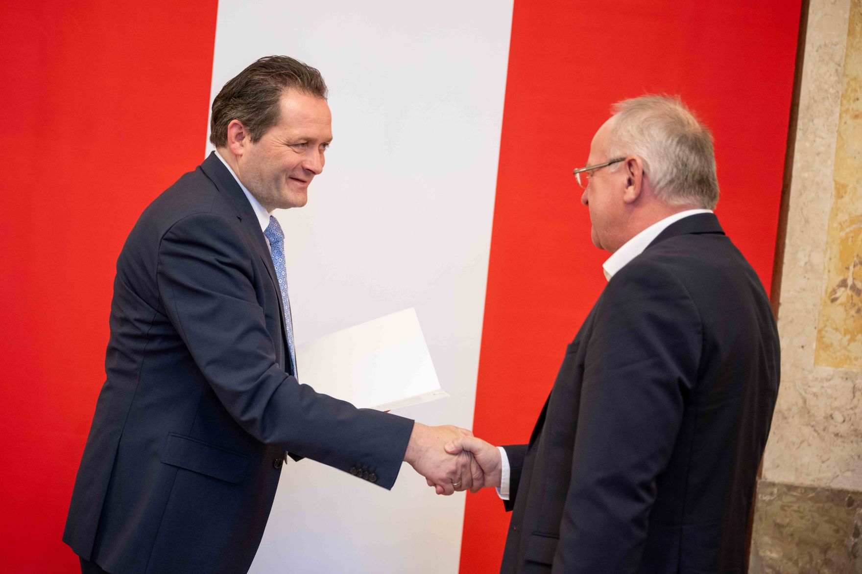 Herr Bundesminister Norbert Totschnig verlieh am 30. Oktober 2025 im Auftrage von Herrn Bundespr&auml;sidenten Alexander Van der Bellen Ehrenzeichen und Berufstitel an verdiente Pers&ouml;nlichkeiten seines Ressorts. Die Verleihung fand im Marmorsaal des Regierungsgeb&auml;udes am Stubenring 1 in Wien statt.