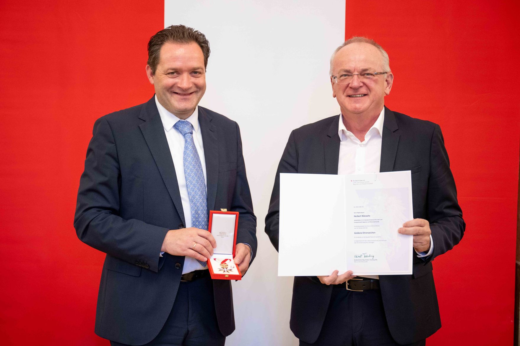 Herr Bundesminister Norbert Totschnig verlieh am 30. Oktober 2025 im Auftrage von Herrn Bundespr&auml;sidenten Alexander Van der Bellen Ehrenzeichen und Berufstitel an verdiente Pers&ouml;nlichkeiten seines Ressorts. Die Verleihung fand im Marmorsaal des Regierungsgeb&auml;udes am Stubenring 1 in Wien statt.