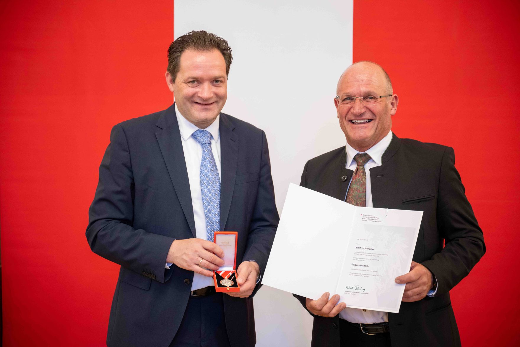 Herr Bundesminister Norbert Totschnig verlieh am 30. Oktober 2025 im Auftrage von Herrn Bundespr&auml;sidenten Alexander Van der Bellen Ehrenzeichen und Berufstitel an verdiente Pers&ouml;nlichkeiten seines Ressorts. Die Verleihung fand im Marmorsaal des Regierungsgeb&auml;udes am Stubenring 1 in Wien statt.