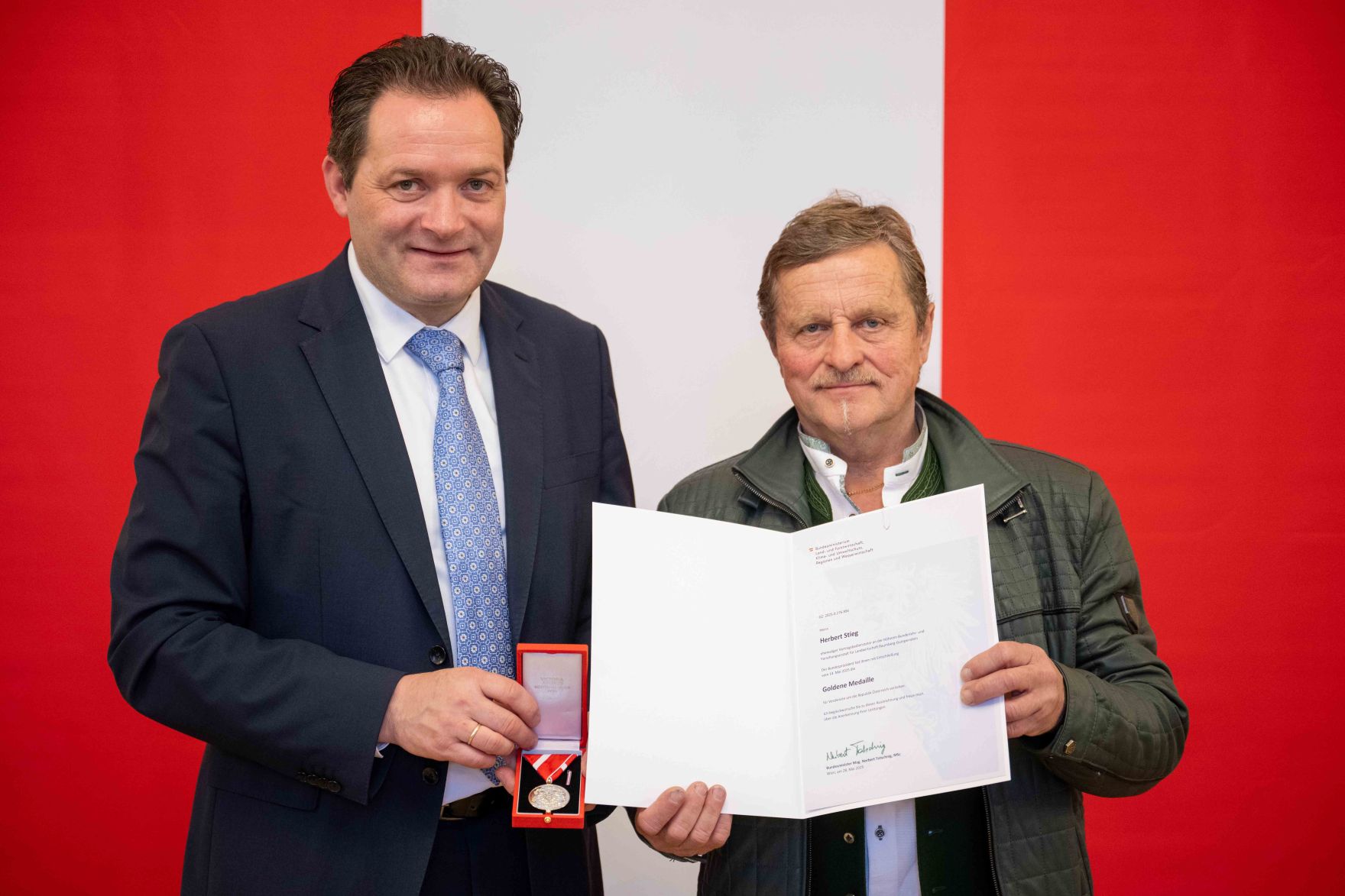 Herr Bundesminister Norbert Totschnig verlieh am 30. Oktober 2025 im Auftrage von Herrn Bundespr&auml;sidenten Alexander Van der Bellen Ehrenzeichen und Berufstitel an verdiente Pers&ouml;nlichkeiten seines Ressorts. Die Verleihung fand im Marmorsaal des Regierungsgeb&auml;udes am Stubenring 1 in Wien statt.