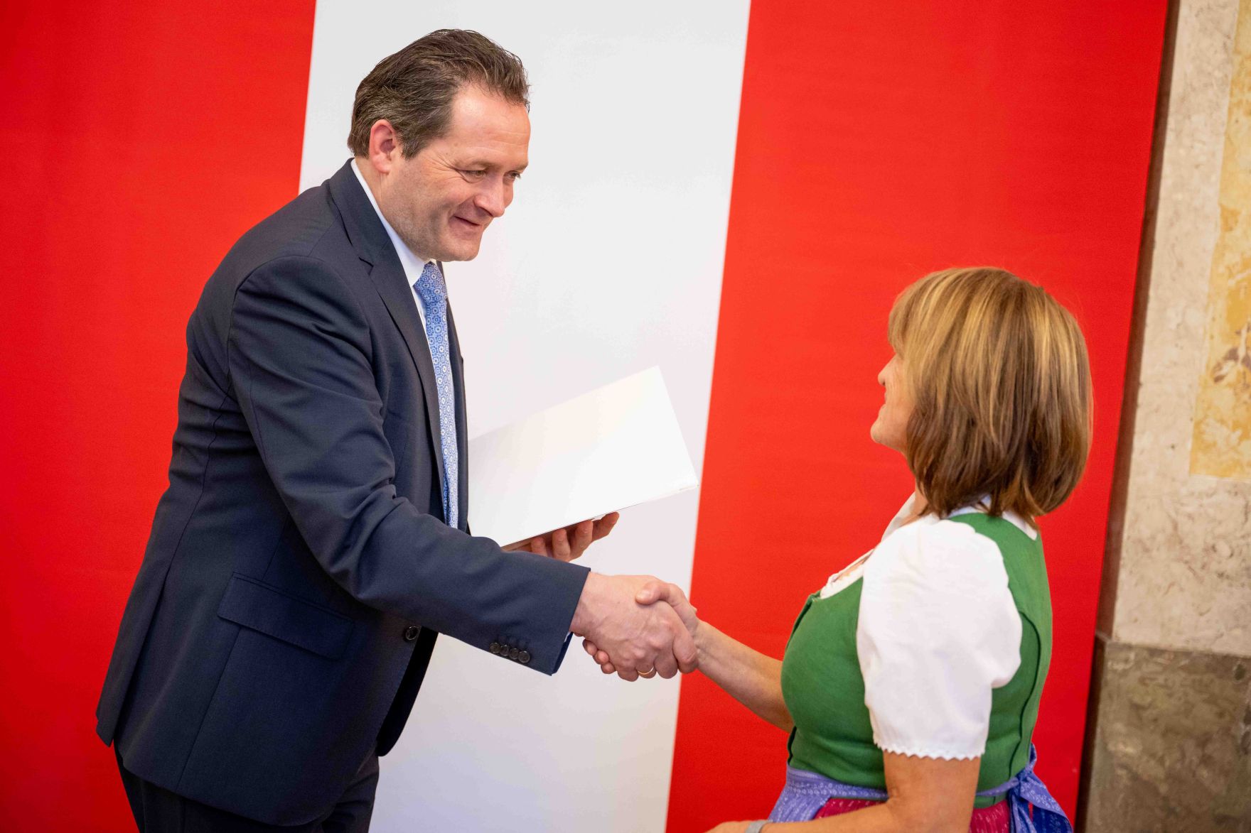 Herr Bundesminister Norbert Totschnig verlieh am 30. Oktober 2025 im Auftrage von Herrn Bundespr&auml;sidenten Alexander Van der Bellen Ehrenzeichen und Berufstitel an verdiente Pers&ouml;nlichkeiten seines Ressorts. Die Verleihung fand im Marmorsaal des Regierungsgeb&auml;udes am Stubenring 1 in Wien statt.