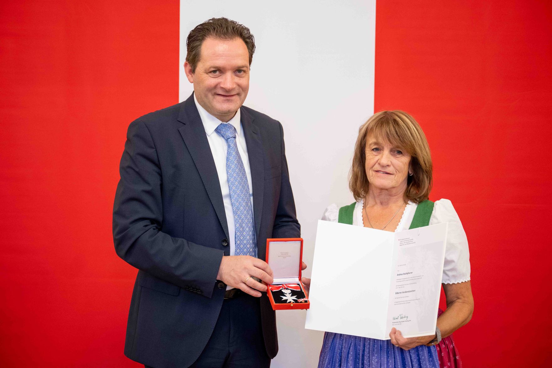 Herr Bundesminister Norbert Totschnig verlieh am 30. Oktober 2025 im Auftrage von Herrn Bundespr&auml;sidenten Alexander Van der Bellen Ehrenzeichen und Berufstitel an verdiente Pers&ouml;nlichkeiten seines Ressorts. Die Verleihung fand im Marmorsaal des Regierungsgeb&auml;udes am Stubenring 1 in Wien statt.