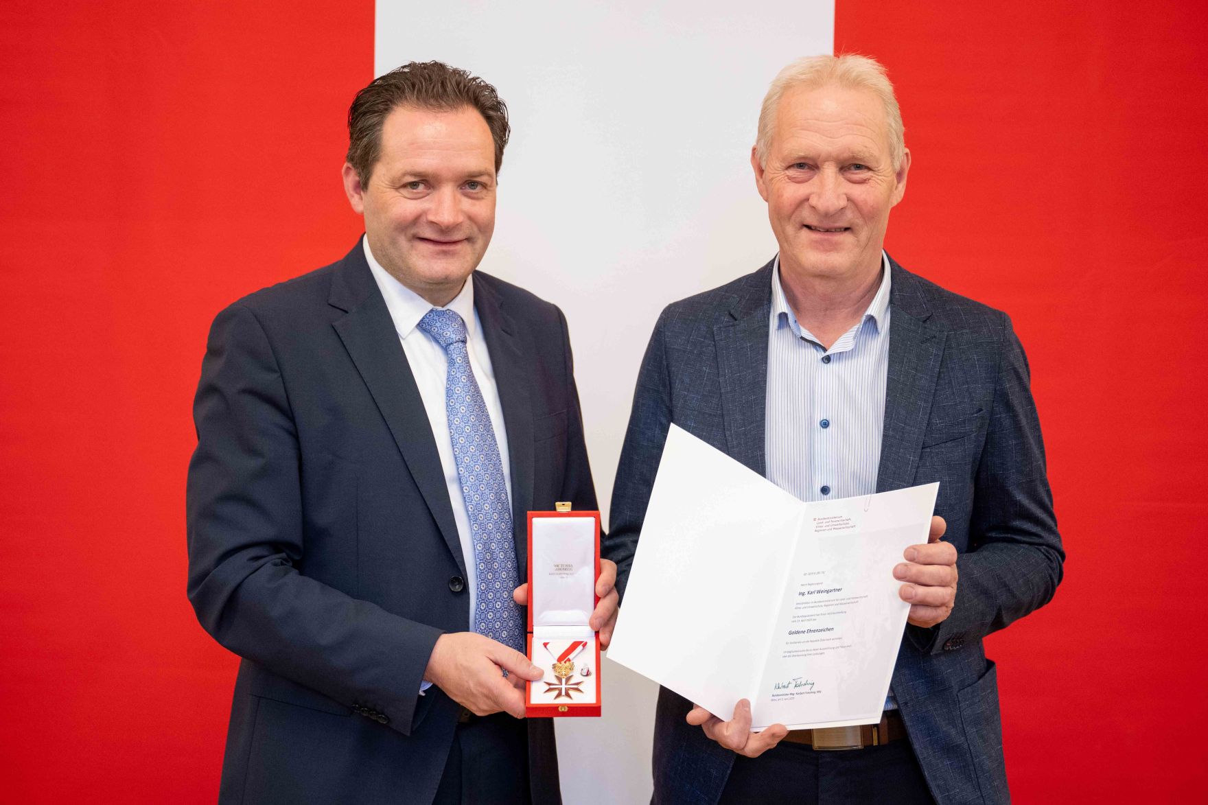 Herr Bundesminister Norbert Totschnig verlieh am 30. Oktober 2025 im Auftrage von Herrn Bundespr&auml;sidenten Alexander Van der Bellen Ehrenzeichen und Berufstitel an verdiente Pers&ouml;nlichkeiten seines Ressorts. Die Verleihung fand im Marmorsaal des Regierungsgeb&auml;udes am Stubenring 1 in Wien statt.