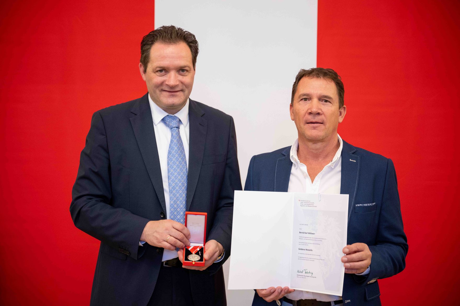 Herr Bundesminister Norbert Totschnig verlieh am 30. Oktober 2025 im Auftrage von Herrn Bundespr&auml;sidenten Alexander Van der Bellen Ehrenzeichen und Berufstitel an verdiente Pers&ouml;nlichkeiten seines Ressorts. Die Verleihung fand im Marmorsaal des Regierungsgeb&auml;udes am Stubenring 1 in Wien statt.