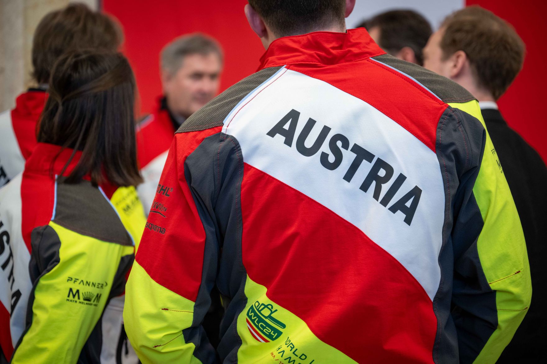 Zur Ehrung der tollen Leistungen bei der Forstwettkampf-WM und Gartenbau-EM lud Bundesminister Norbert Totschnig die beiden Teams ein in den Marmorsaal im Regierungsgeb&auml;ude, um die Teilnehmerinnen und Teilnehmer auszuzeichnen.