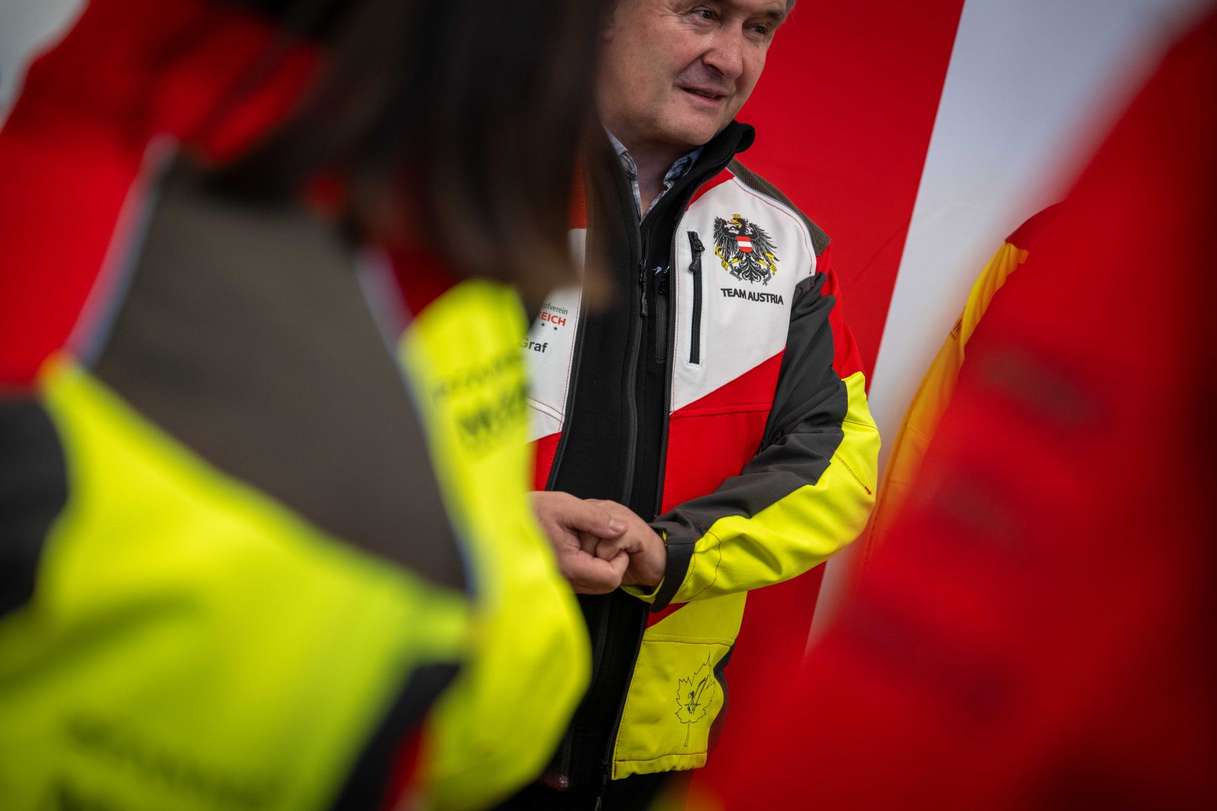 Zur Ehrung der tollen Leistungen bei der Forstwettkampf-WM und Gartenbau-EM lud Bundesminister Norbert Totschnig die beiden Teams ein in den Marmorsaal im Regierungsgeb&auml;ude, um die Teilnehmerinnen und Teilnehmer auszuzeichnen.