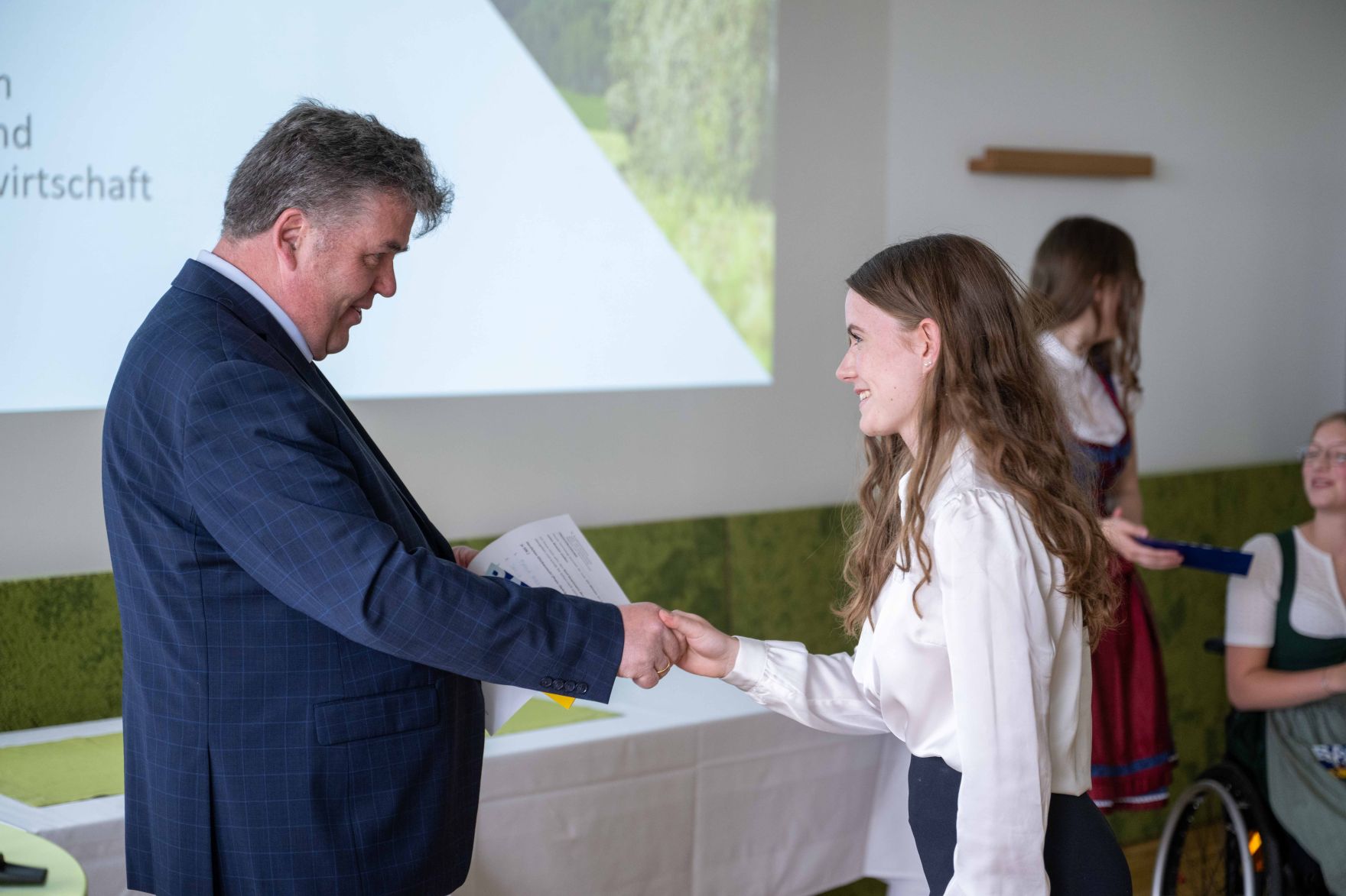 DSC_0931.jpg Als Vertretung des Herrn Bundesminister Norbert Totschnig besuchte Herr Generalsekretär Abentung die Veranstaltung EuropaschülerInnenTag an der HAUP in Wien