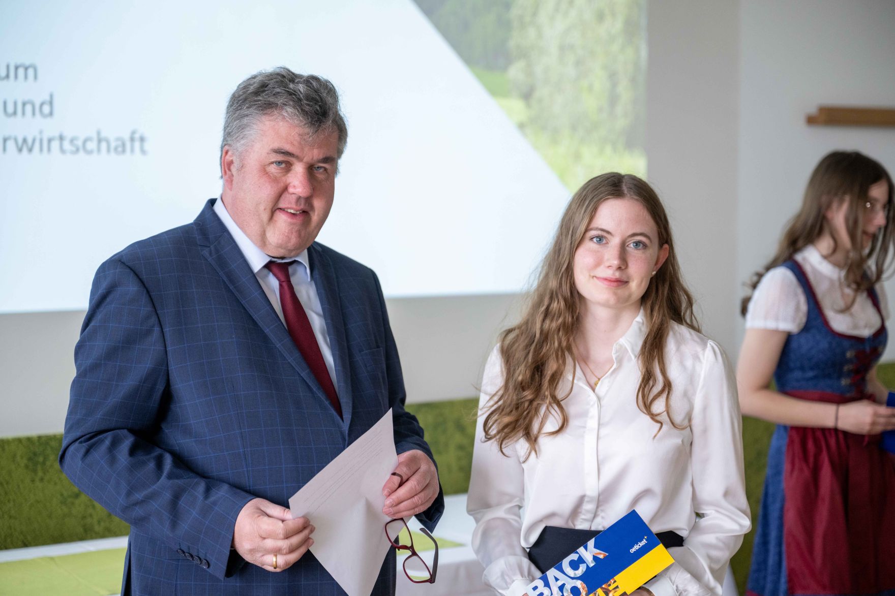 DSC_0944.jpg Als Vertretung des Herrn Bundesminister Norbert Totschnig besuchte Herr Generalsekretär Abentung die Veranstaltung EuropaschülerInnenTag an der HAUP in Wien