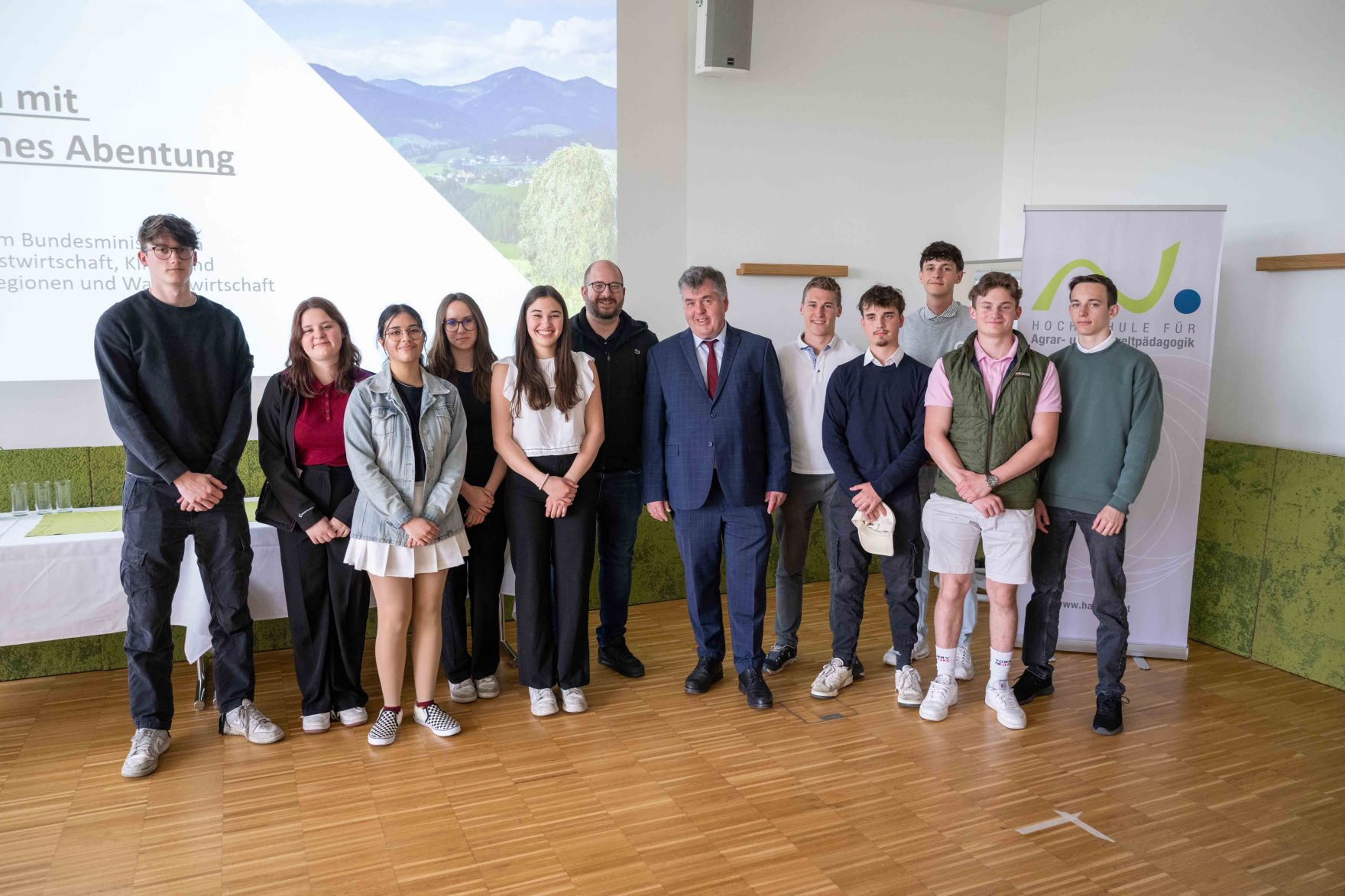 DSC_1026.jpg Als Vertretung des Herrn Bundesminister Norbert Totschnig besuchte Herr Generalsekretär Abentung die Veranstaltung EuropaschülerInnenTag an der HAUP in Wien