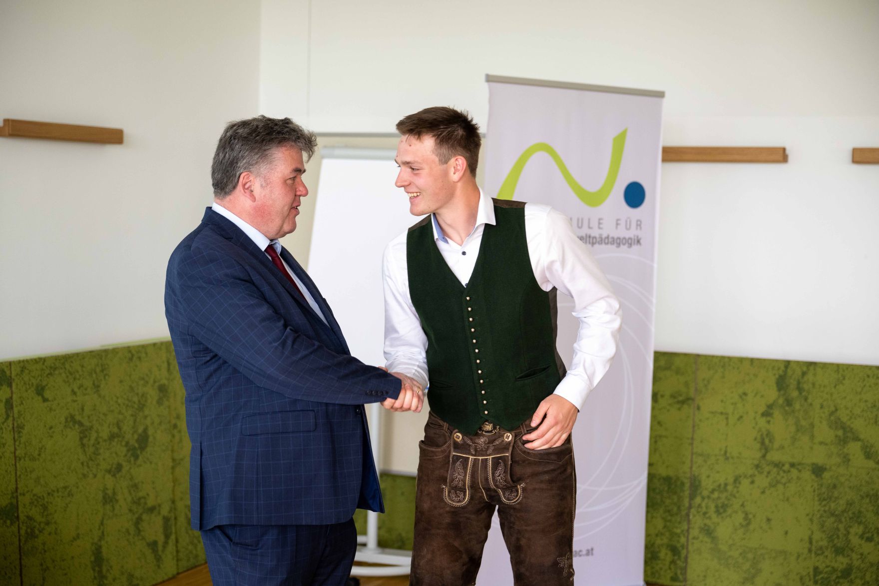 DSC_1126.jpg Als Vertretung des Herrn Bundesminister Norbert Totschnig besuchte Herr Generalsekretär Abentung die Veranstaltung EuropaschülerInnenTag an der HAUP in Wien