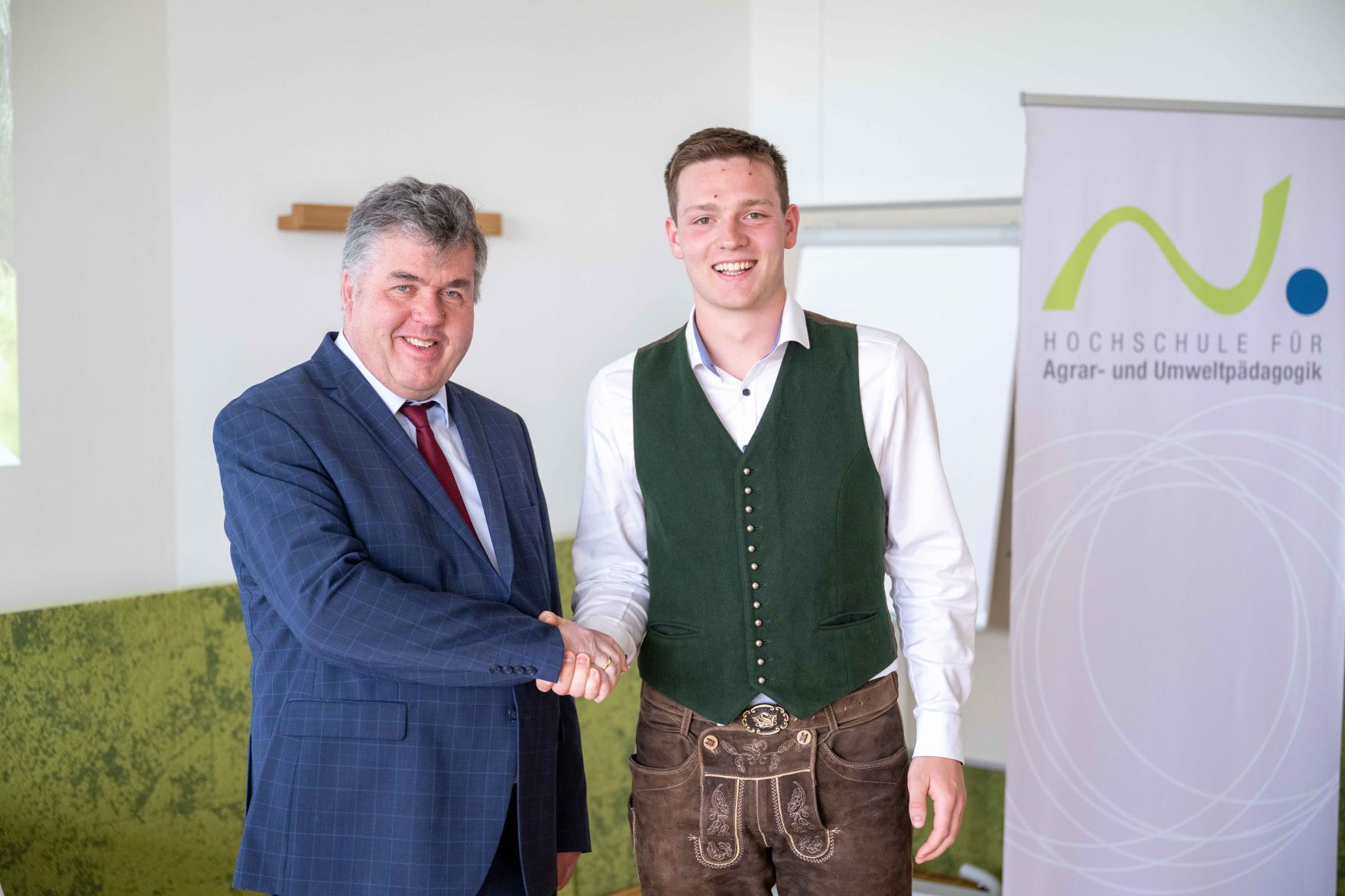 DSC_1134.jpg Als Vertretung des Herrn Bundesminister Norbert Totschnig besuchte Herr Generalsekretär Abentung die Veranstaltung EuropaschülerInnenTag an der HAUP in Wien