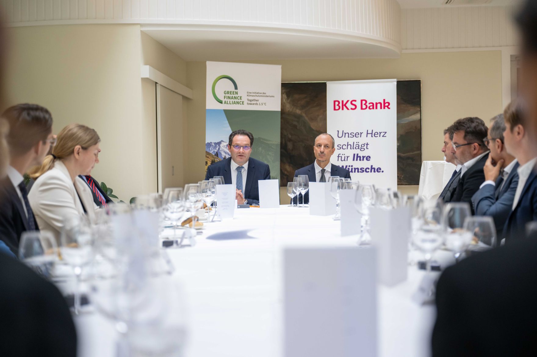 Die Green Finance Alliance ist eine Initiative des Ministeriums f&uuml;r einen nachhaltigen Finanzmarkt in &Ouml;sterreich. Mitglieder sind &ouml;sterreichische Finanzunternehmen, die sich freiwillig dazu verpflichten, ihr Kerngesch&auml;ft bis 2050 klimaneutral zu gestalten.