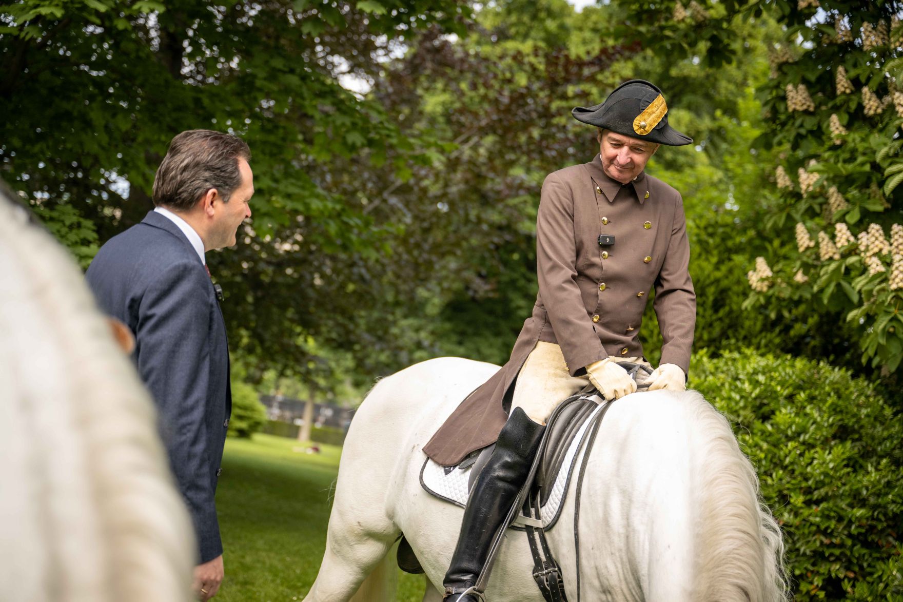 DSC_6042.jpg Herr Bundesminister Norbert Totschnig besuchte den Ausritt der Lipizzaner-Pferde der Spanischen Hofreitschule um Burggarten.