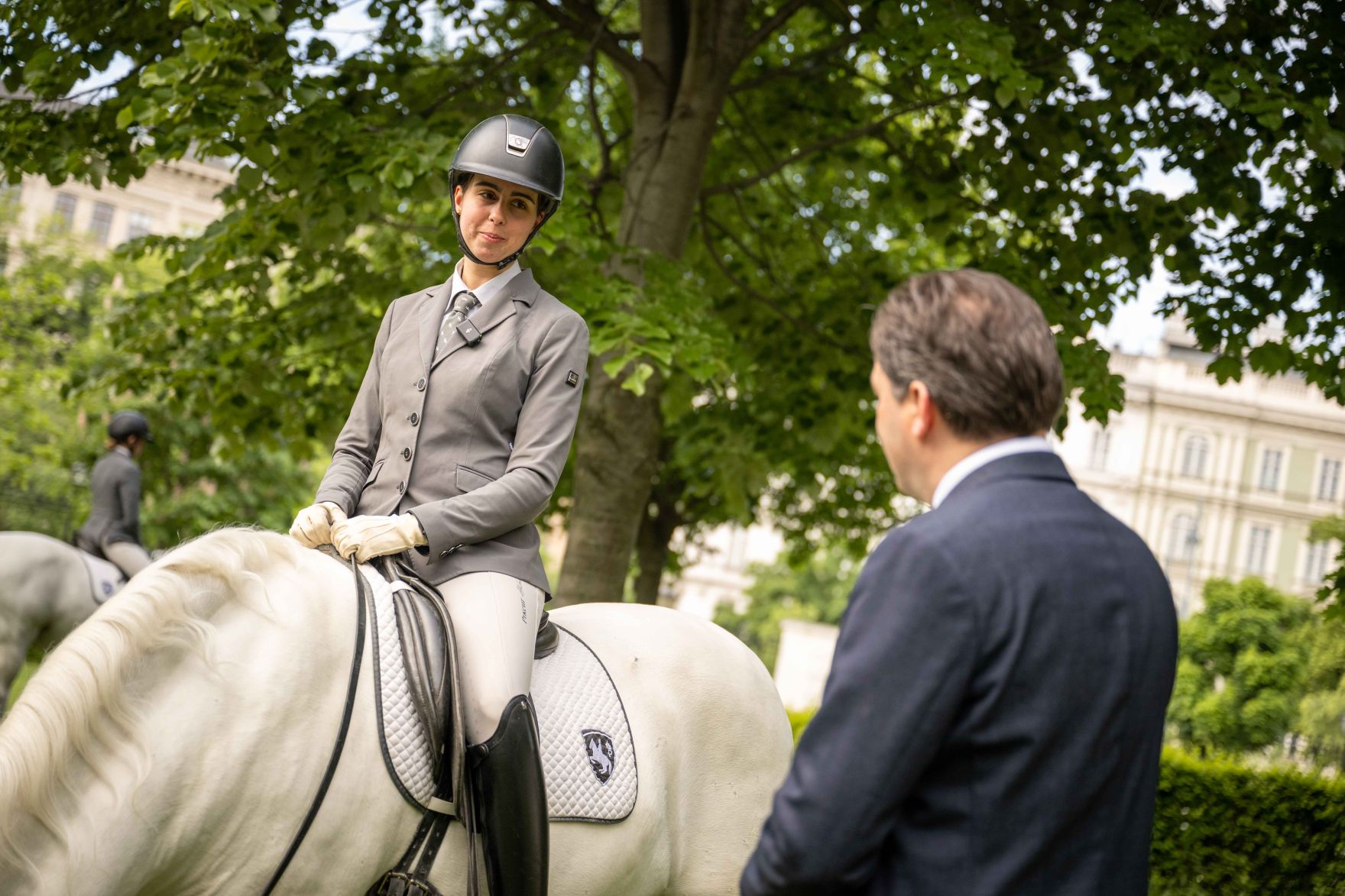 DSC_6148.jpg Herr Bundesminister Norbert Totschnig besuchte den Ausritt der Lipizzaner-Pferde der Spanischen Hofreitschule um Burggarten.