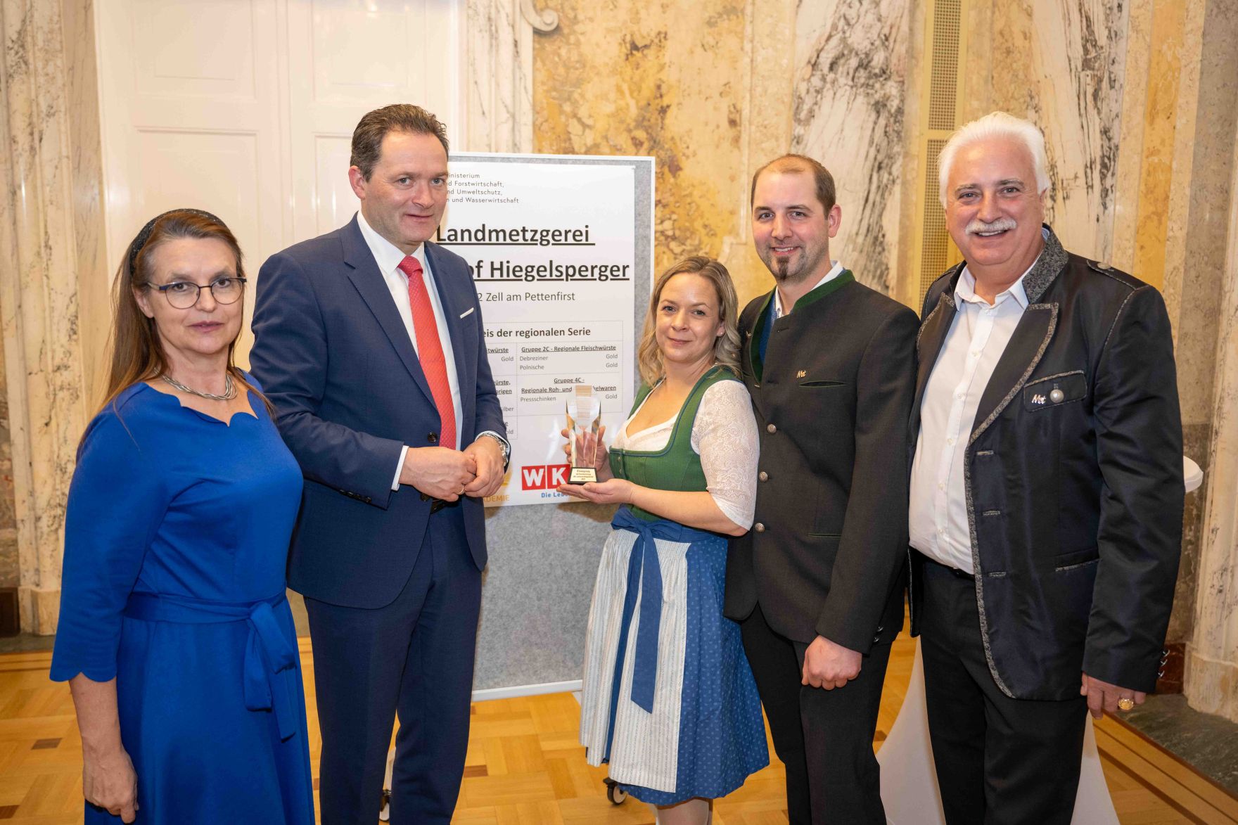 Im Zuge des internationalen Fleisch- und Wurstwarenwettbewerbs verlieh Herr Bundesminister Norbert Totschnig die Pokale an die Preistr&auml;gerinnen und Preistr&auml;ger.