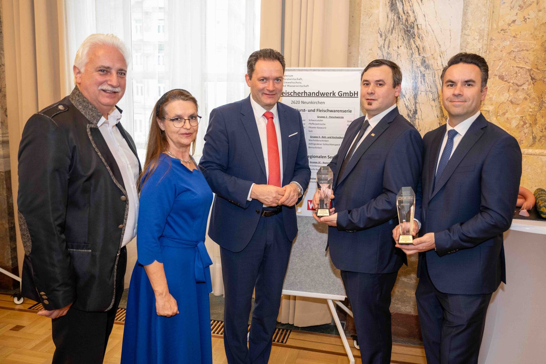 Im Zuge des internationalen Fleisch- und Wurstwarenwettbewerbs verlieh Herr Bundesminister Norbert Totschnig die Pokale an die Preistr&auml;gerinnen und Preistr&auml;ger.