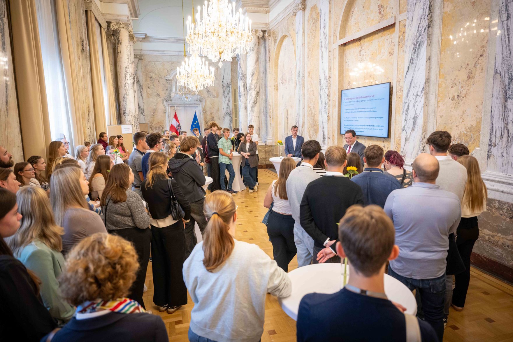 Am Tag der Demokratie lud Herr Bundesminister Norbert Totschnig Sch&uuml;lerinnen und Sch&uuml;ler aus den Schulen ein um ihnen einen Einblick in das Thema Demokratie zu geben.