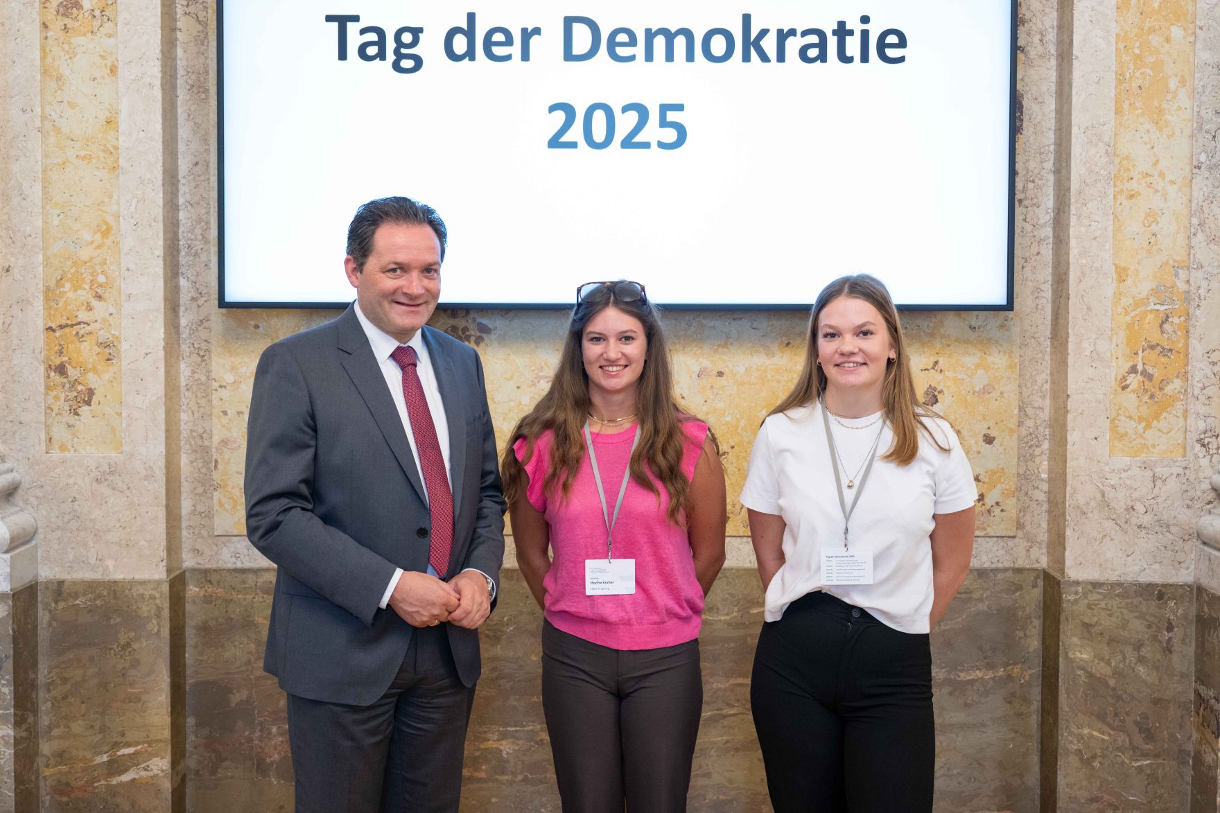 Am Tag der Demokratie lud Herr Bundesminister Norbert Totschnig Sch&uuml;lerinnen und Sch&uuml;ler aus den Schulen ein um ihnen einen Einblick in das Thema Demokratie zu geben.