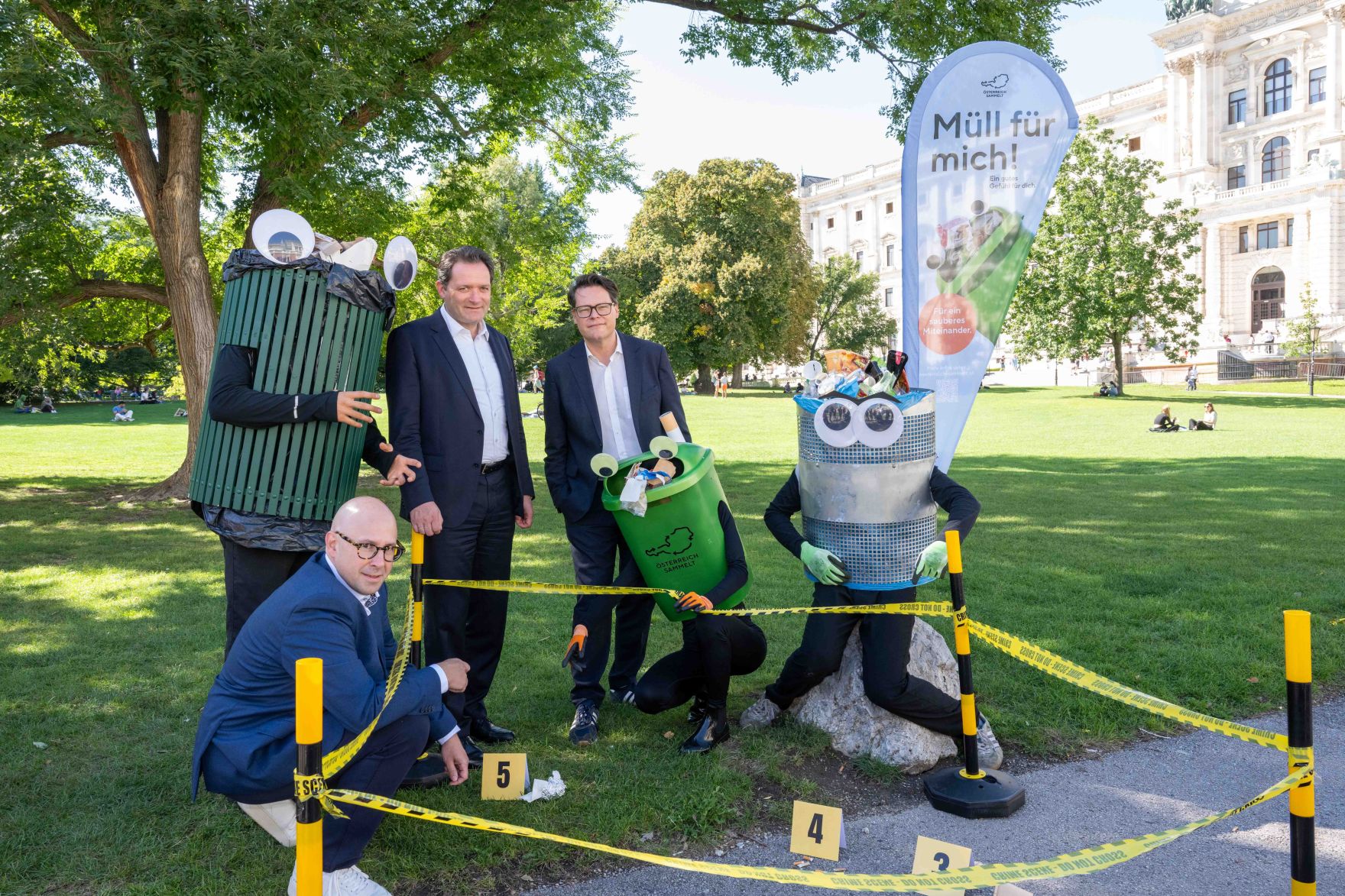 Zum Start der Tour der Trashbusters besuchte Herr Bundesminister Norbert Totschnig den ersten Halt der Tour in Wien. Gemeinsam wurde der &quot;Tatort&quot; untersucht.