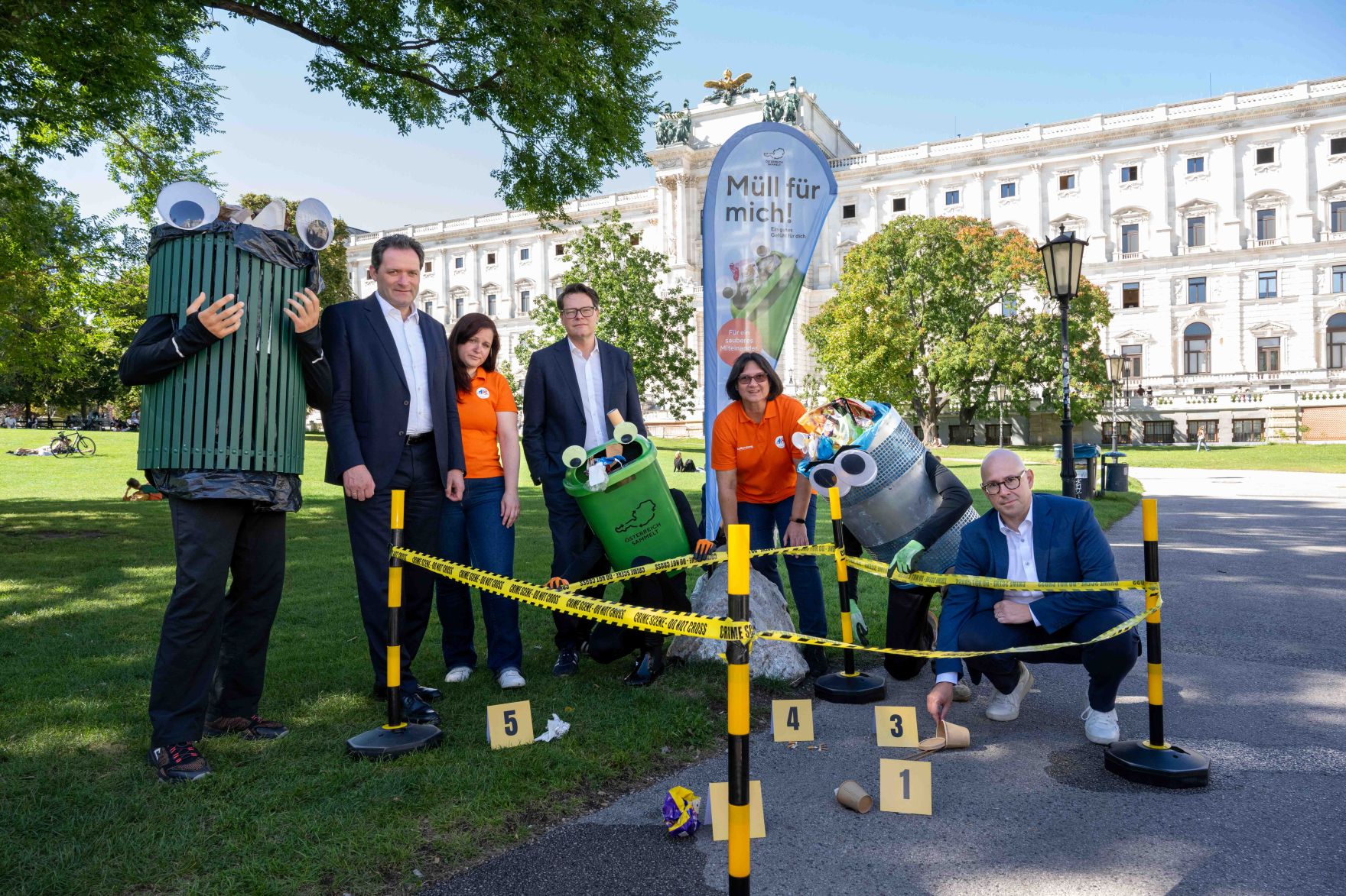 Zum Start der Tour der Trashbusters besuchte Herr Bundesminister Norbert Totschnig den ersten Halt der Tour in Wien. Gemeinsam wurde der &quot;Tatort&quot; untersucht.