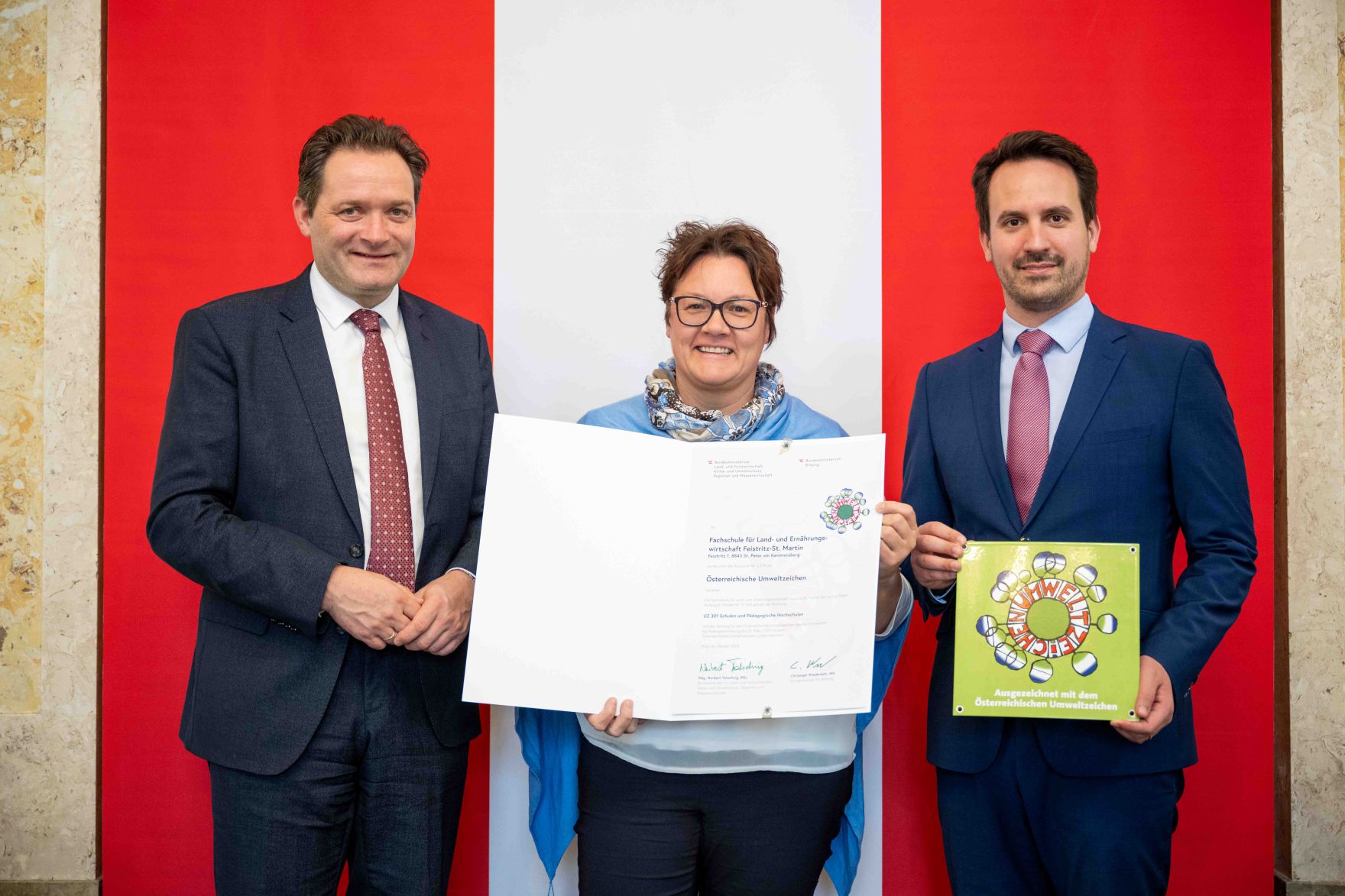 Bundesminister Norbert Totschnig verlieh gemeinsam mit Bundesminister Christoph Wiederkehr Umweltzeichen im Rahmen der Umweltzeichenverleihung im Marmorsaal im Regierungsgeb&auml;ude.