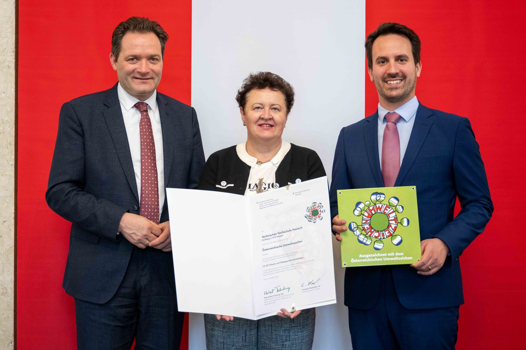 Bundesminister Norbert Totschnig verlieh gemeinsam mit Bundesminister Christoph Wiederkehr Umweltzeichen im Rahmen der Umweltzeichenverleihung im Marmorsaal im Regierungsgeb&auml;ude.