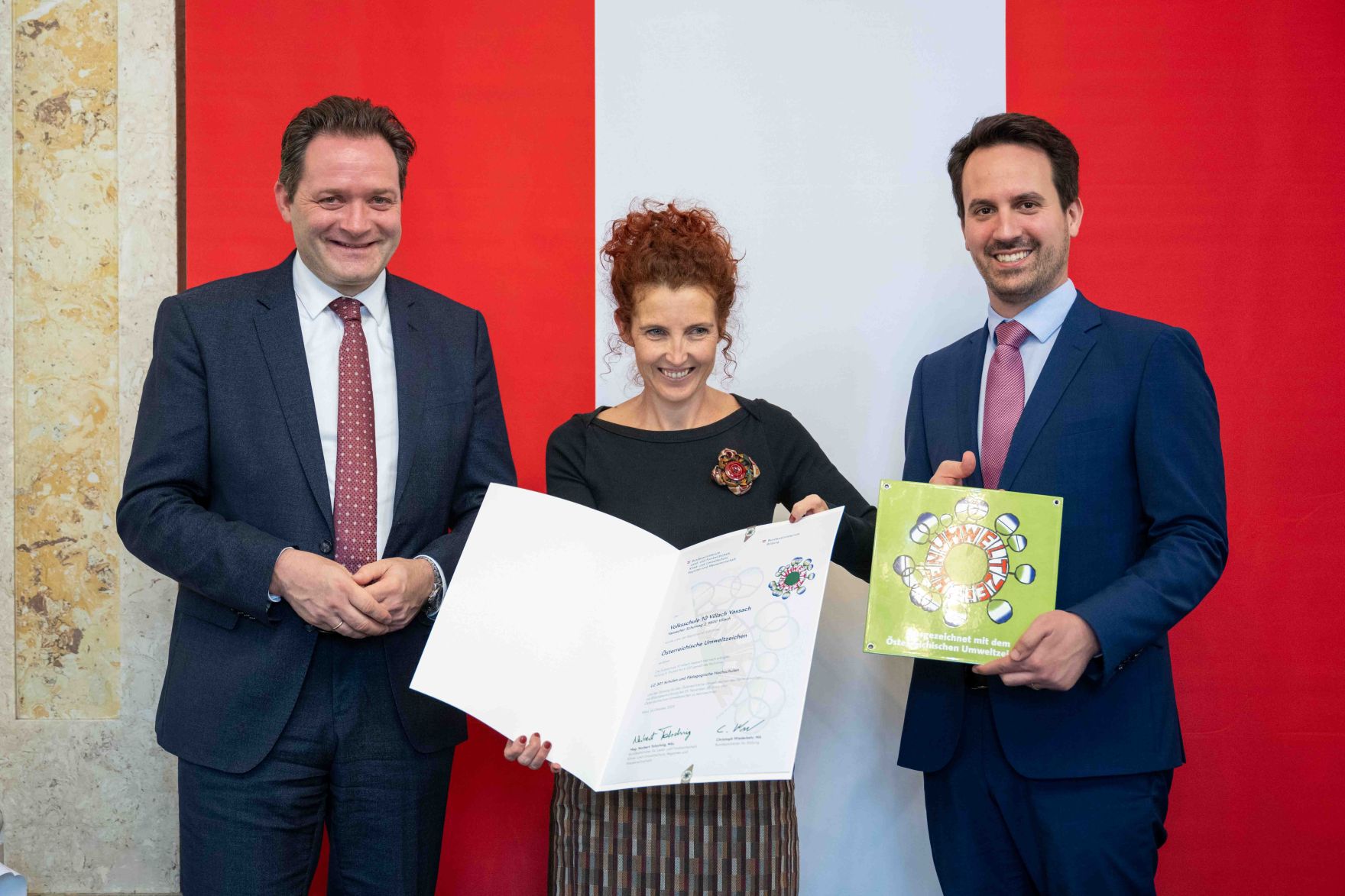 Bundesminister Norbert Totschnig verlieh gemeinsam mit Bundesminister Christoph Wiederkehr Umweltzeichen im Rahmen der Umweltzeichenverleihung im Marmorsaal im Regierungsgeb&auml;ude.