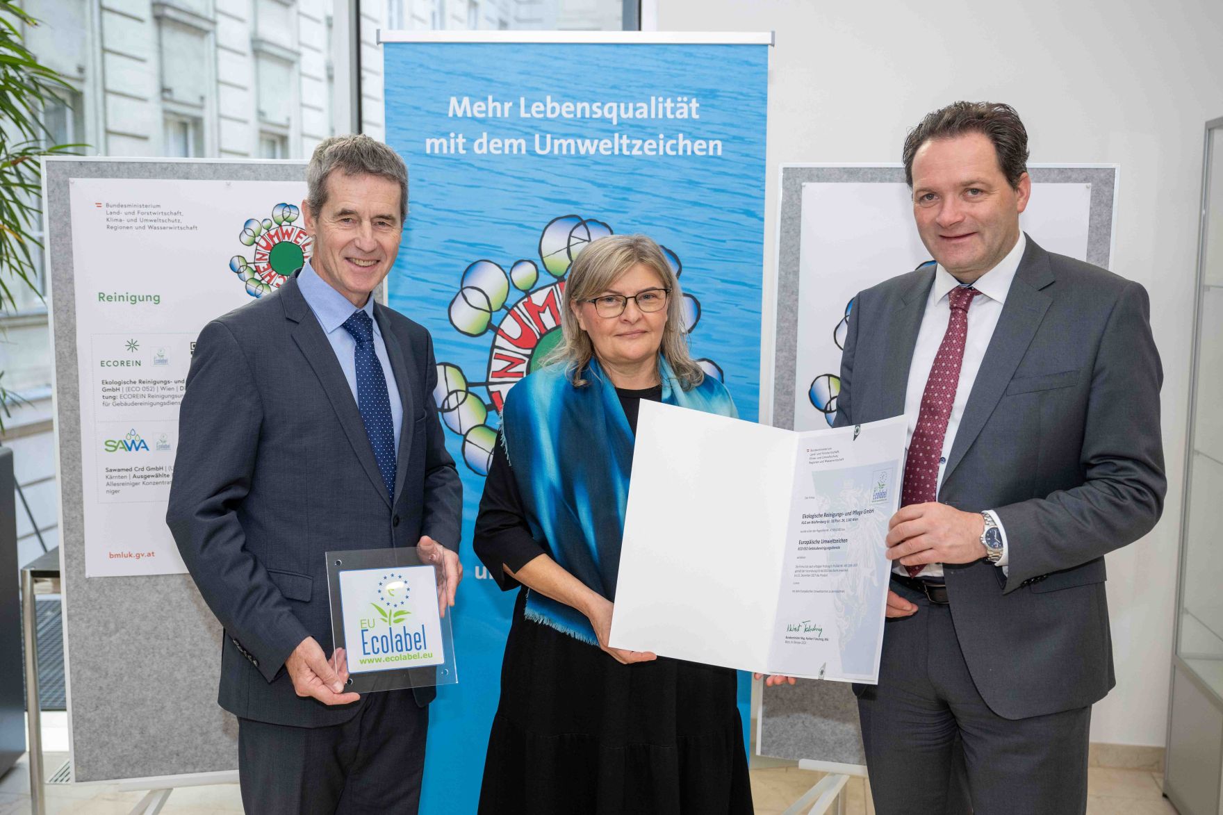 Bundesminister Norbert Totschnig verlieh das &Ouml;sterreichische Umweltzeichen an Unternehmen, die besonders nachhaltig wirtschaften. Die Umweltzeichenverleihung fand im Marmorsaal des Regierungsgeb&auml;udes am Stubenring statt.