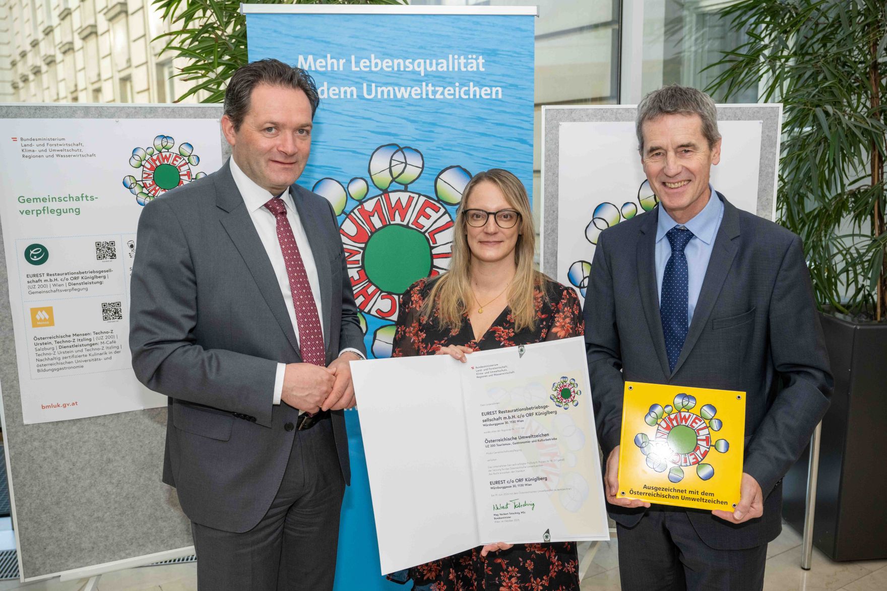 Bundesminister Norbert Totschnig verlieh das &Ouml;sterreichische Umweltzeichen an Unternehmen, die besonders nachhaltig wirtschaften. Die Umweltzeichenverleihung fand im Marmorsaal des Regierungsgeb&auml;udes am Stubenring statt.