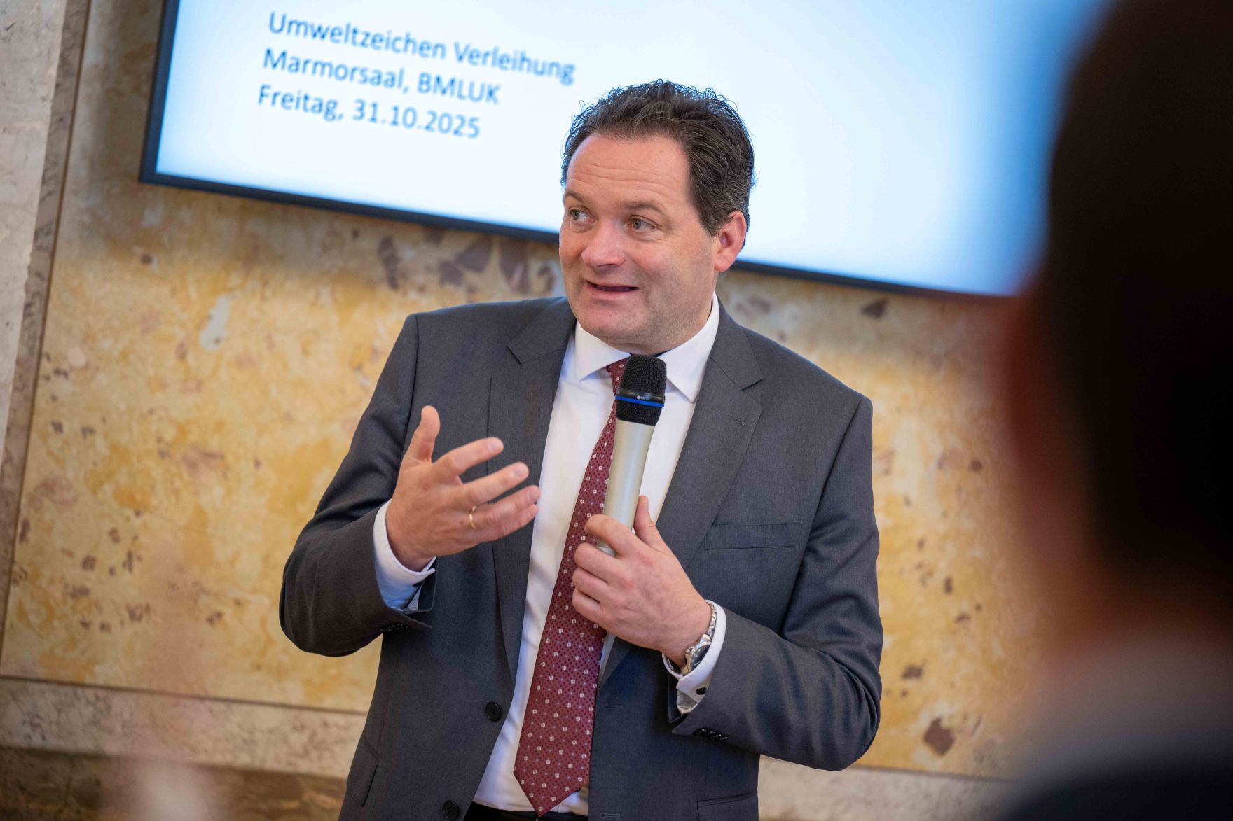 Bundesminister Norbert Totschnig verlieh das &Ouml;sterreichische Umweltzeichen an Unternehmen, die besonders nachhaltig wirtschaften. Die Umweltzeichenverleihung fand im Marmorsaal des Regierungsgeb&auml;udes am Stubenring statt.