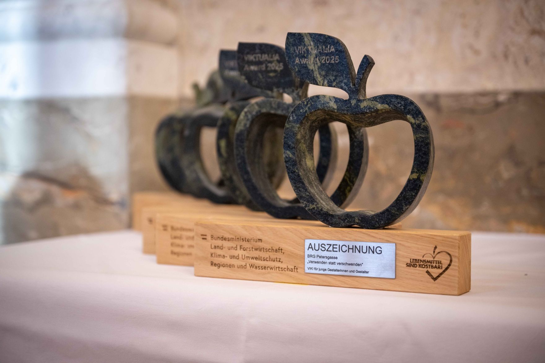 Bereits zum 6. Mal wird der VIKTUALIA-Award f&uuml;r herausragende Projekte und Ideen gegen Lebensmittelverschwendung verliehen. Herr Bundesminister Norbert Totschnig zeichnete die Gewinner-Projekte Im Marmorsaal des Regierungsgeb&auml;udes aus.